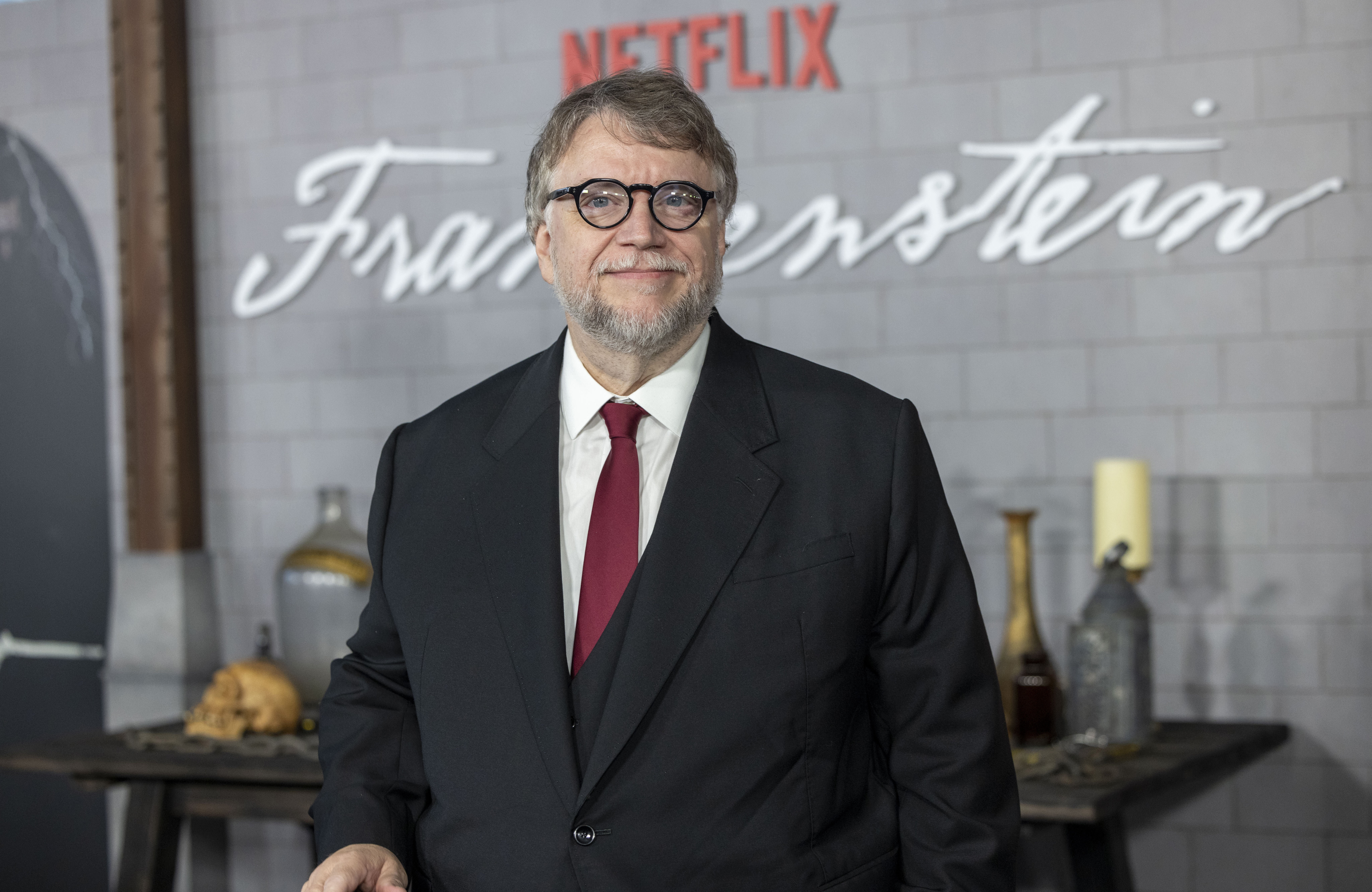 LOS ANGELES (United States), 07/10/2025.- Mexican filmmaker Guillermo Del Toro arrives to the Netflix premiere of 'Frankenstein' at the Academy Museum in Los Angeles, California, USA, 06 October 2025. (Cine) EFE/EPA/JILL CONNELLY