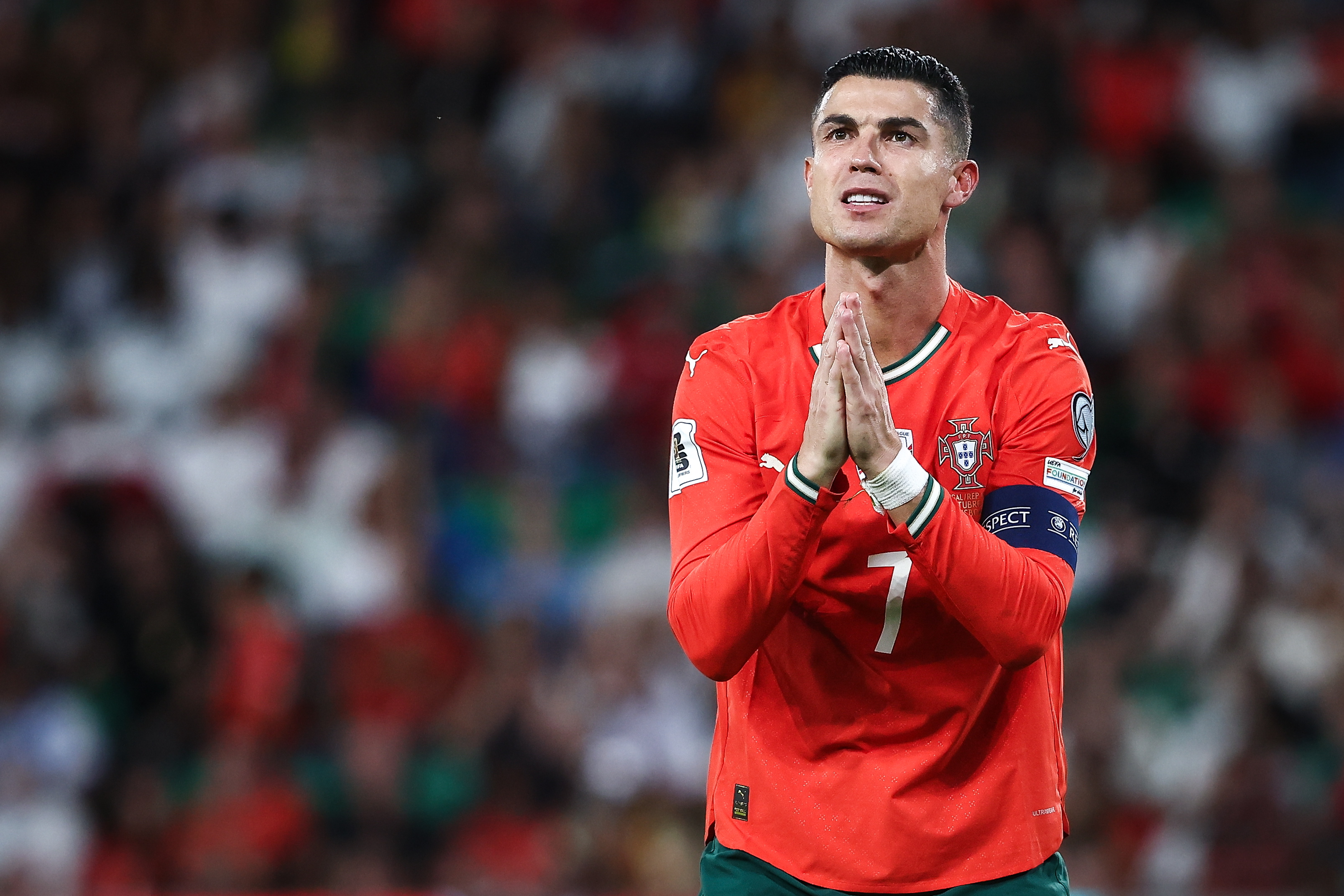 Lisbon (Portugal), 11/10/2025.- Portugal's Cristiano Ronaldo gestures during the 2026 FIFA World Cup European Qualifiers Group F soccer match between Portugal and Ireland, in Lisbon, Portugal, 11 October 2025. (Mundial de Fútbol, Irlanda, Lisboa) EFE/EPA/RODRIGO ANTUNES
