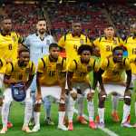 AME8136. GUADALAJARA (MÉXICO), 14/10/2025.- Jugadores de Ecuador forman este martes, previo a un partido amistoso entre la selección de México y Ecuador, en el Estadio Akron, en Guadalajara (México). EFE/ Francisco Guasco