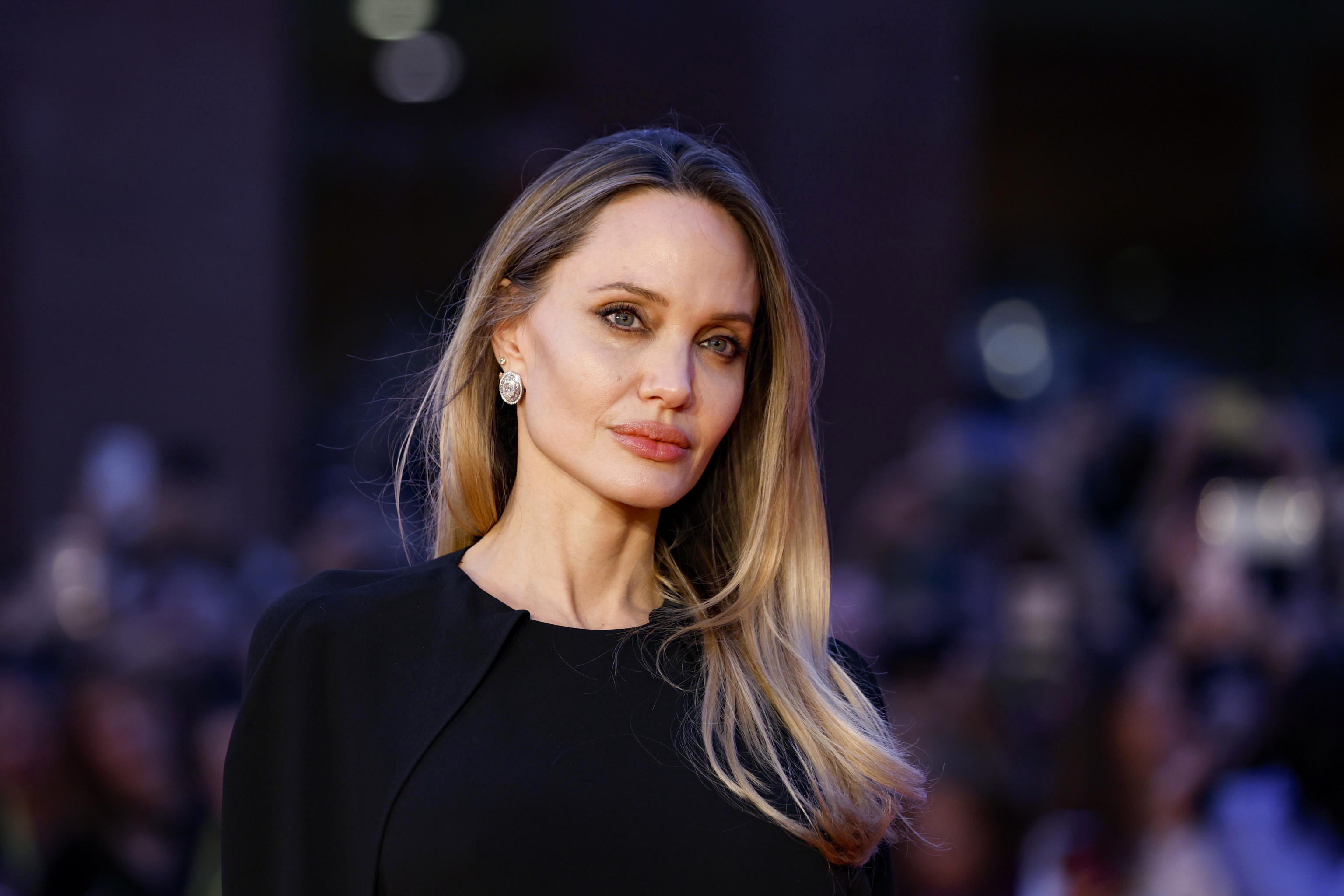ROME (Italy), 18/10/2025.- US actor Angelina Jolie arrives for the screening of the movie 'Couture' at the 20th annual Rome Film Fest, in Rome, Italy, 18 October 2025. The Festa del Cinema di Roma runs from 15 to 26 October 2025. (Cine, Cine, Italia, Roma) EFE/EPA/FABIO FRUSTACI