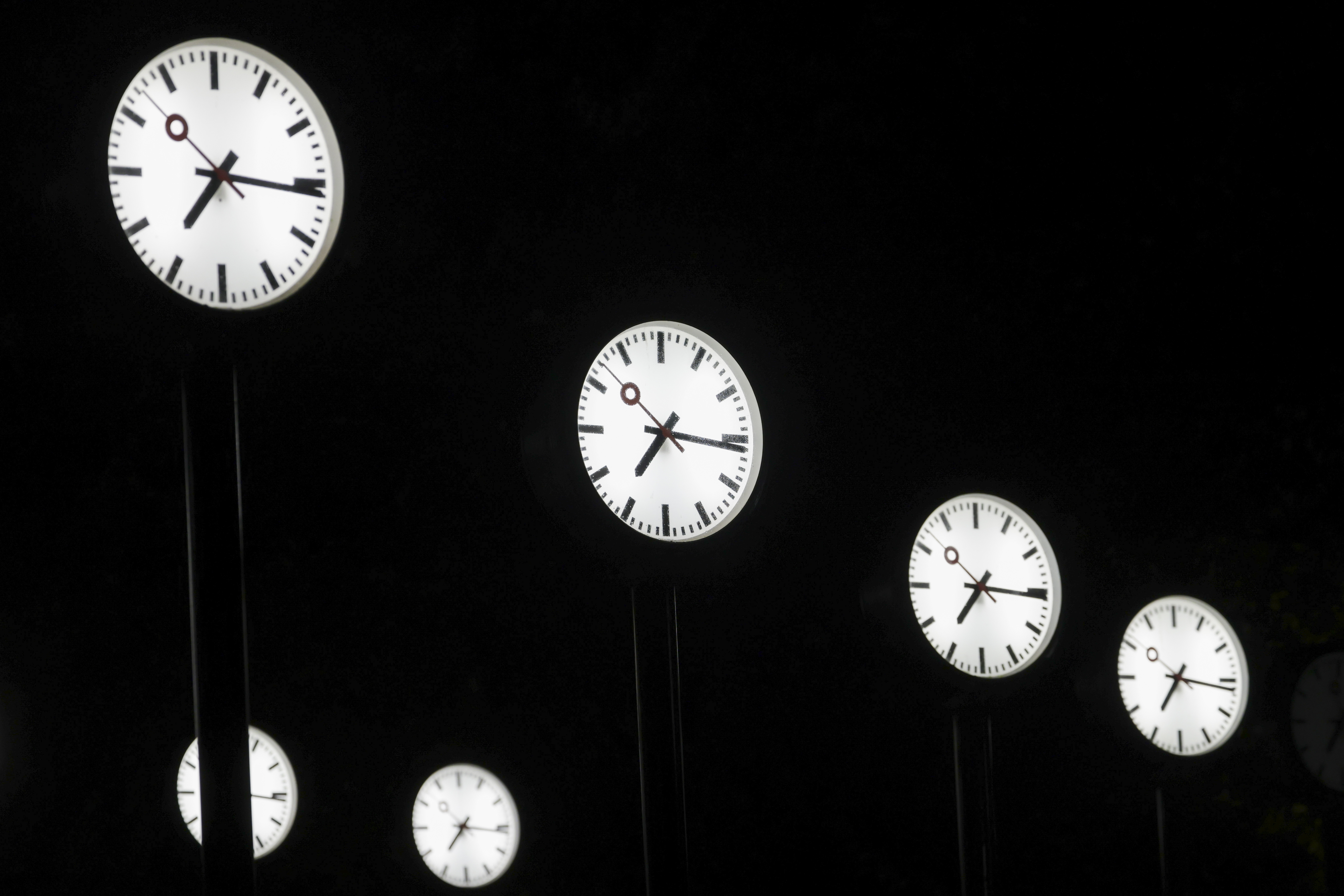 'Zeitfeld' art installation pictured ahead of change to winter time in Germany