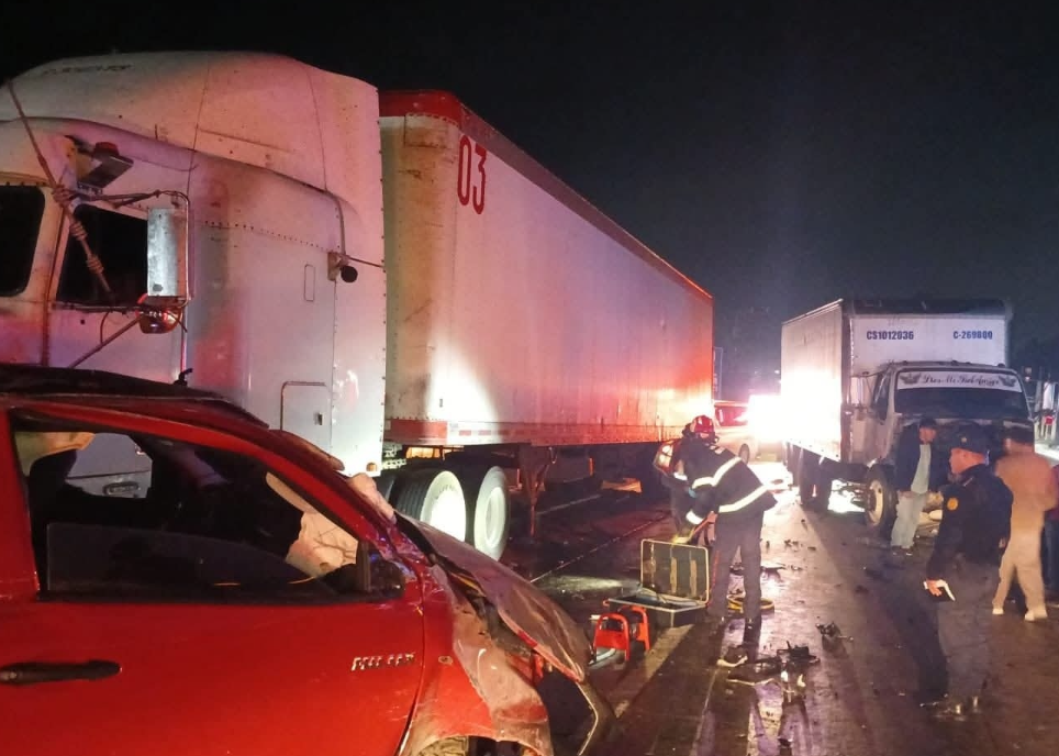 Una persona muere y vehículos resultan dañados en múltiple colisión en el km 62 de la ruta Interamericana