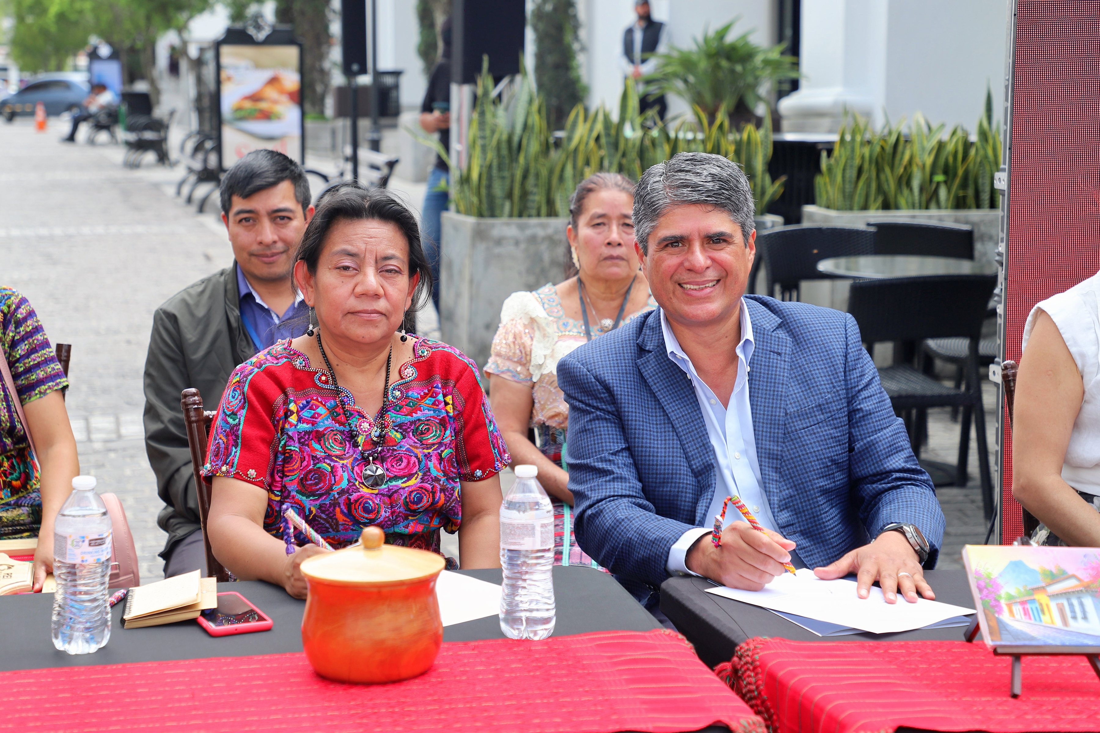 Fortalecen la economía local e impulsan la inclusión cultural en el país