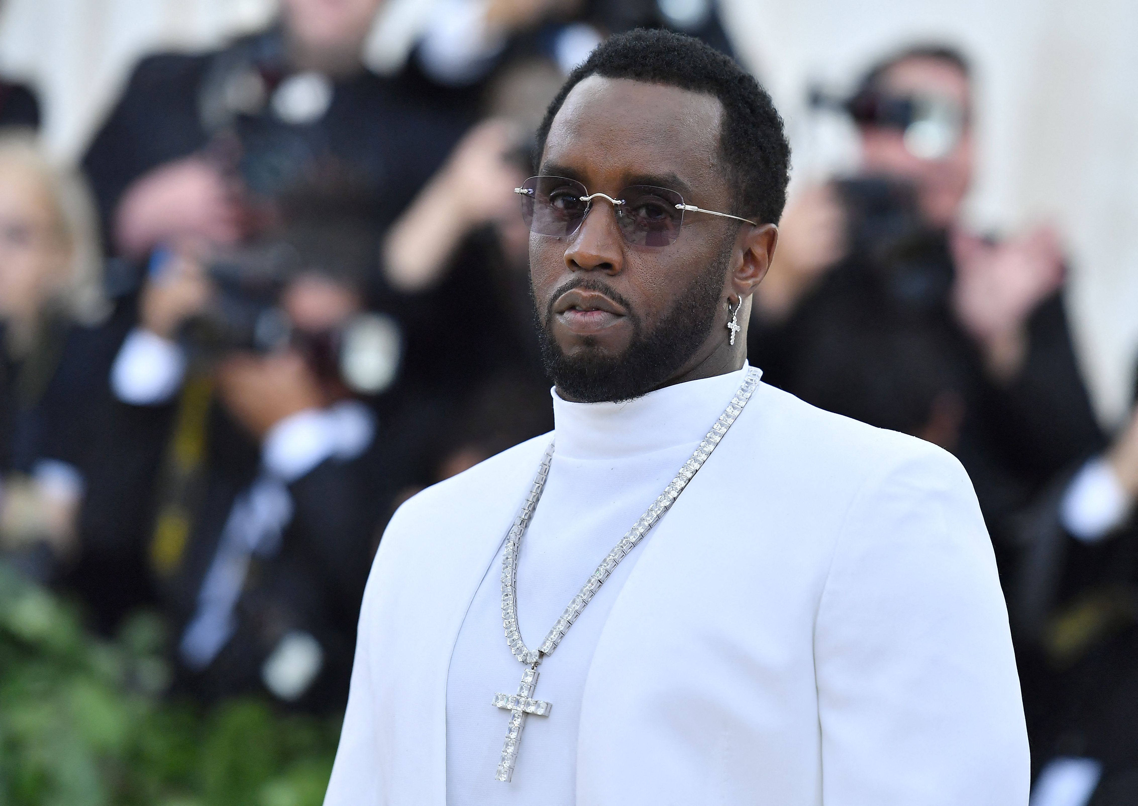 Sean "Diddy" Combs habló directamente con el tribunal, diciéndole al juez que lo sentenciaría a más de cuatro años de prisión por delitos relacionados con la prostitución que se siente "humillado y destrozado hasta la médula".  (Foto Prensa Libre: AFP)