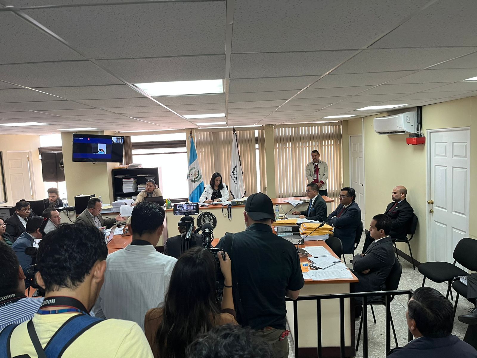 Audiencia etapa intermedia diario militar