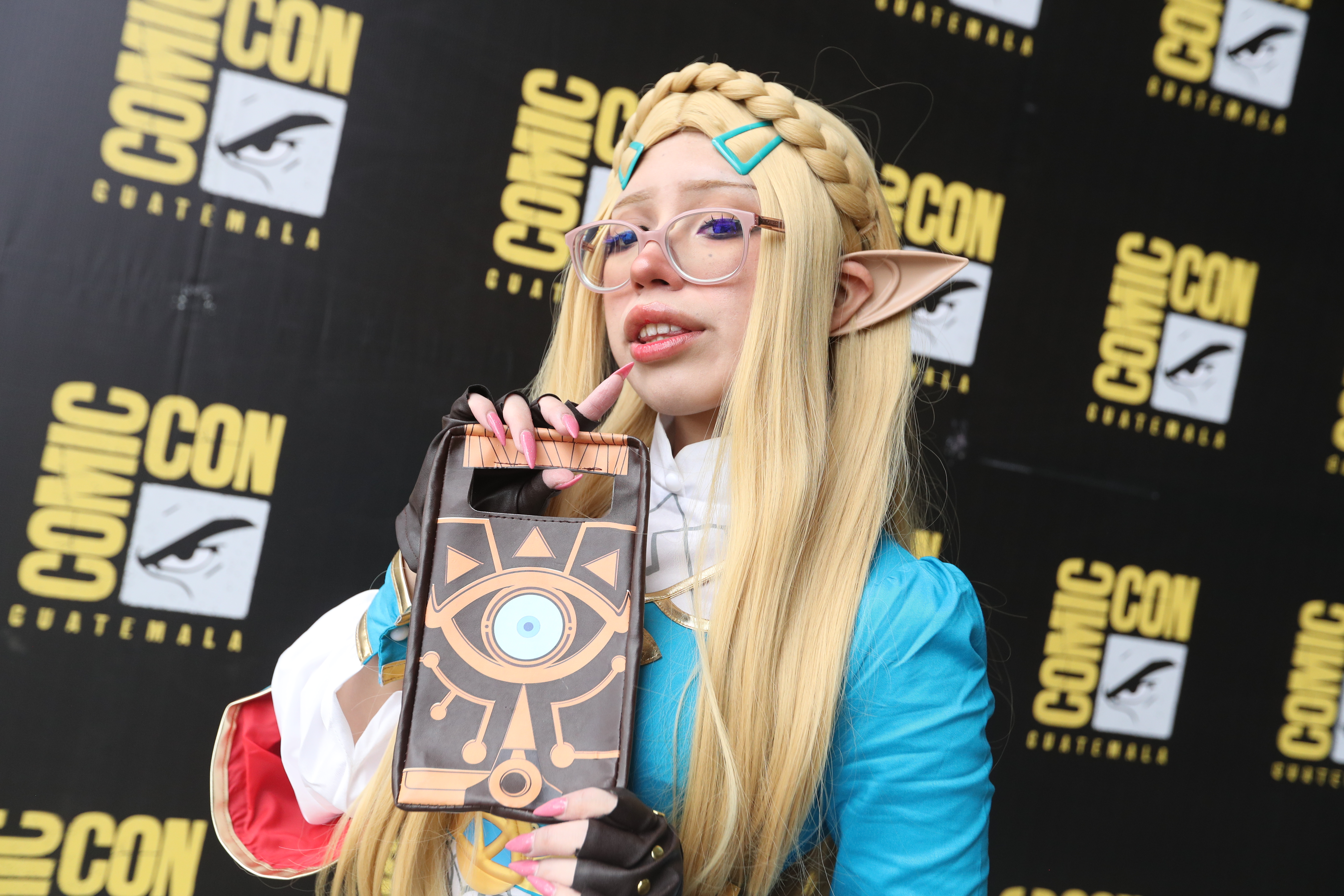 La Cosplay Rissan muestran su creatividad con coloridos trajes durante la Comic Con Guatemala.(Foto Prensa Libre: Byron Rivera Baiza).
