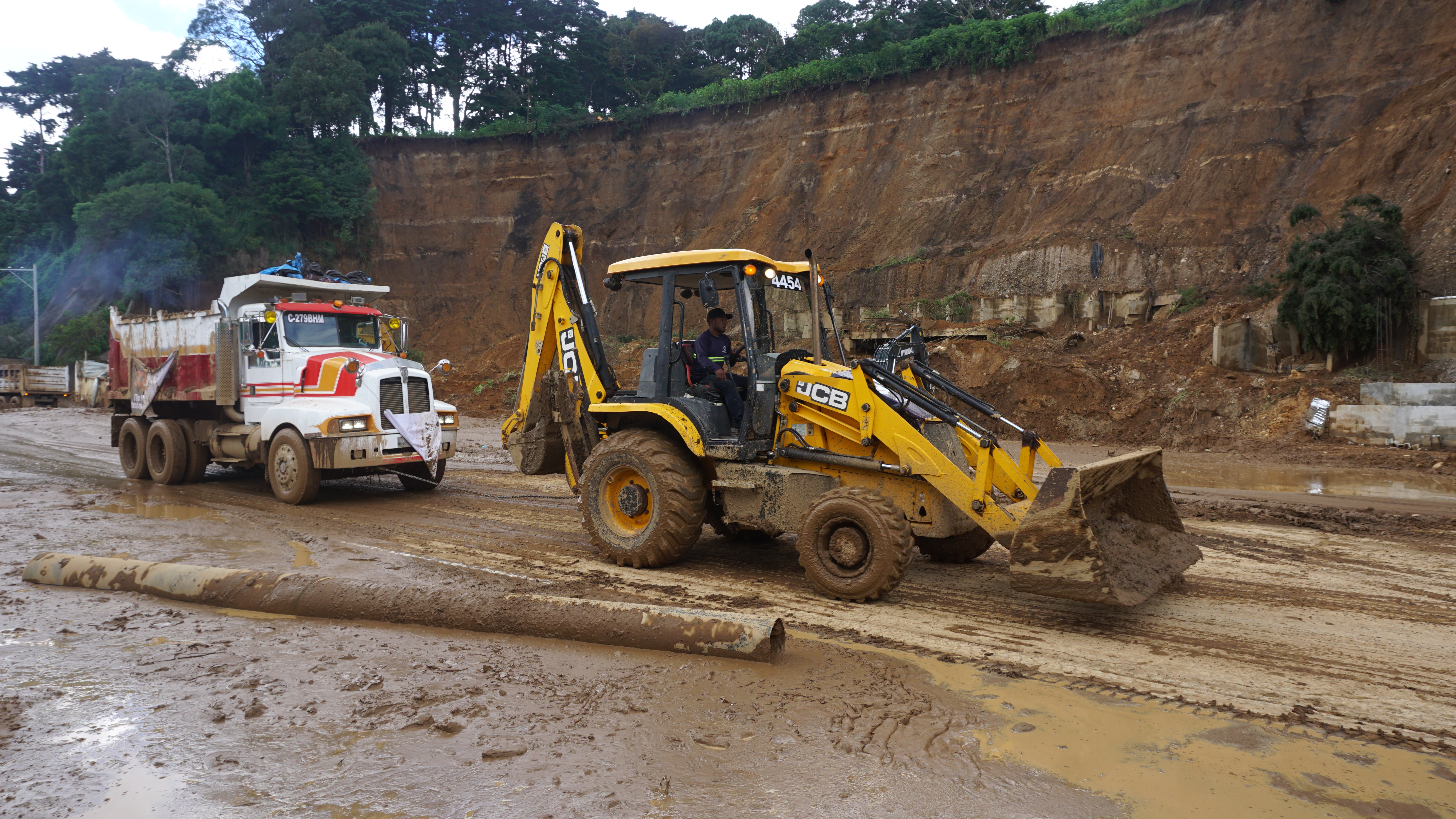 Ejército construye caminos en 26 municipios: ¿cómo lo hace y cuánto cuesta?