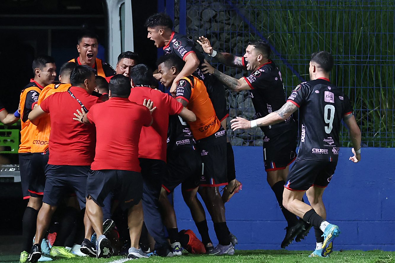 Xelaju's Brazilian forward #99 Romario (unseen) celebrates with teammates scoring his team's first goal during the CONCACAF Central American Cup quarter-final second leg football match between Panama's Sporting San Miguelito and Guatemala's Xelaju at the Estadio Universitario in Penonome, Panama on October 2, 2025. (Photo by MARTIN BERNETTI / AFP)