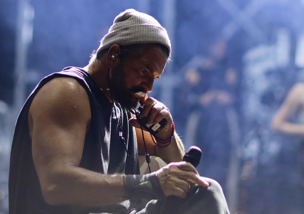 “Las cosas que se escriben hay que salirlas a gritar”: la esencia de Ricardo Arjona en ocho frases