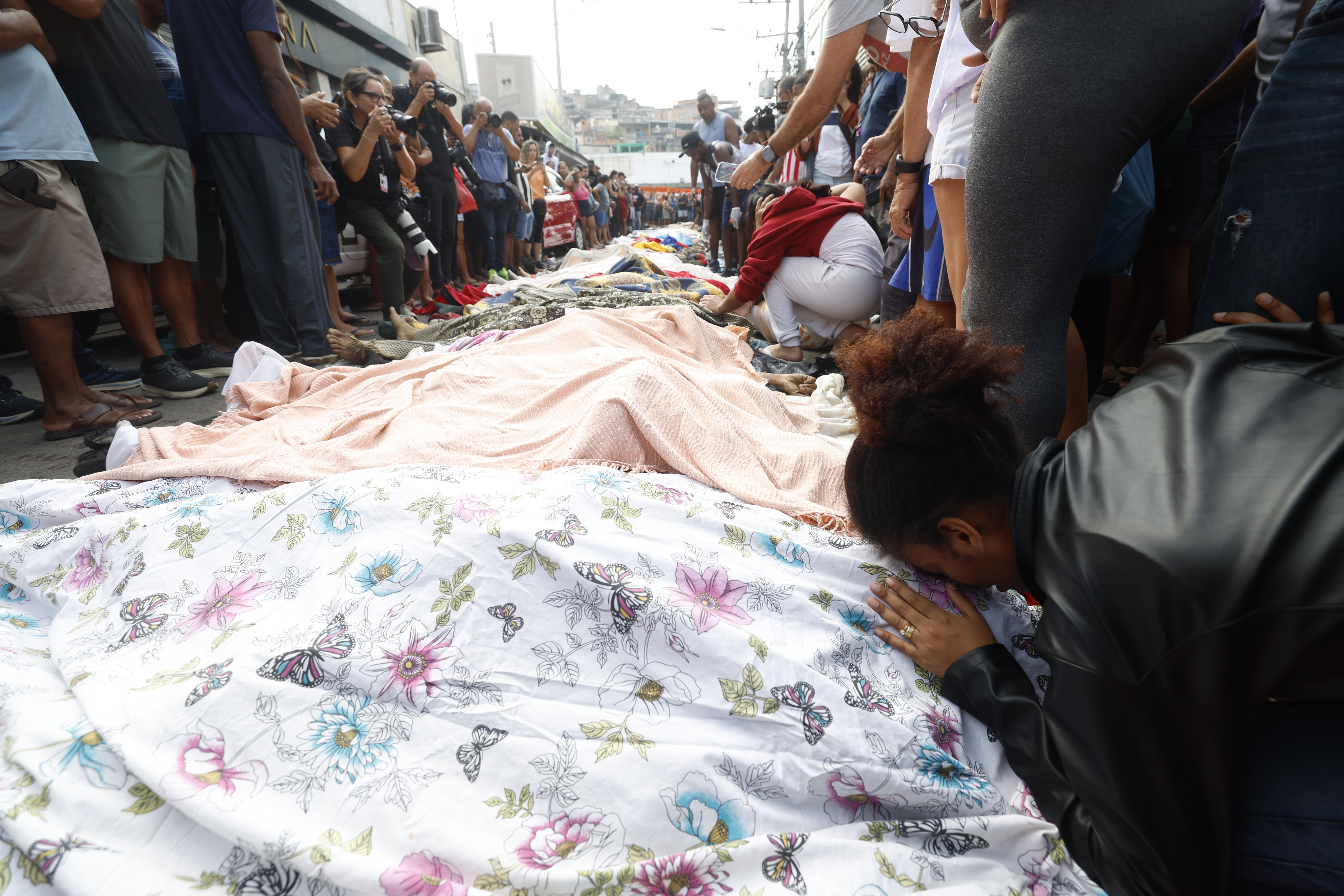 MEGA OPERATIVO RIO DE JANEIRO BRASIL'