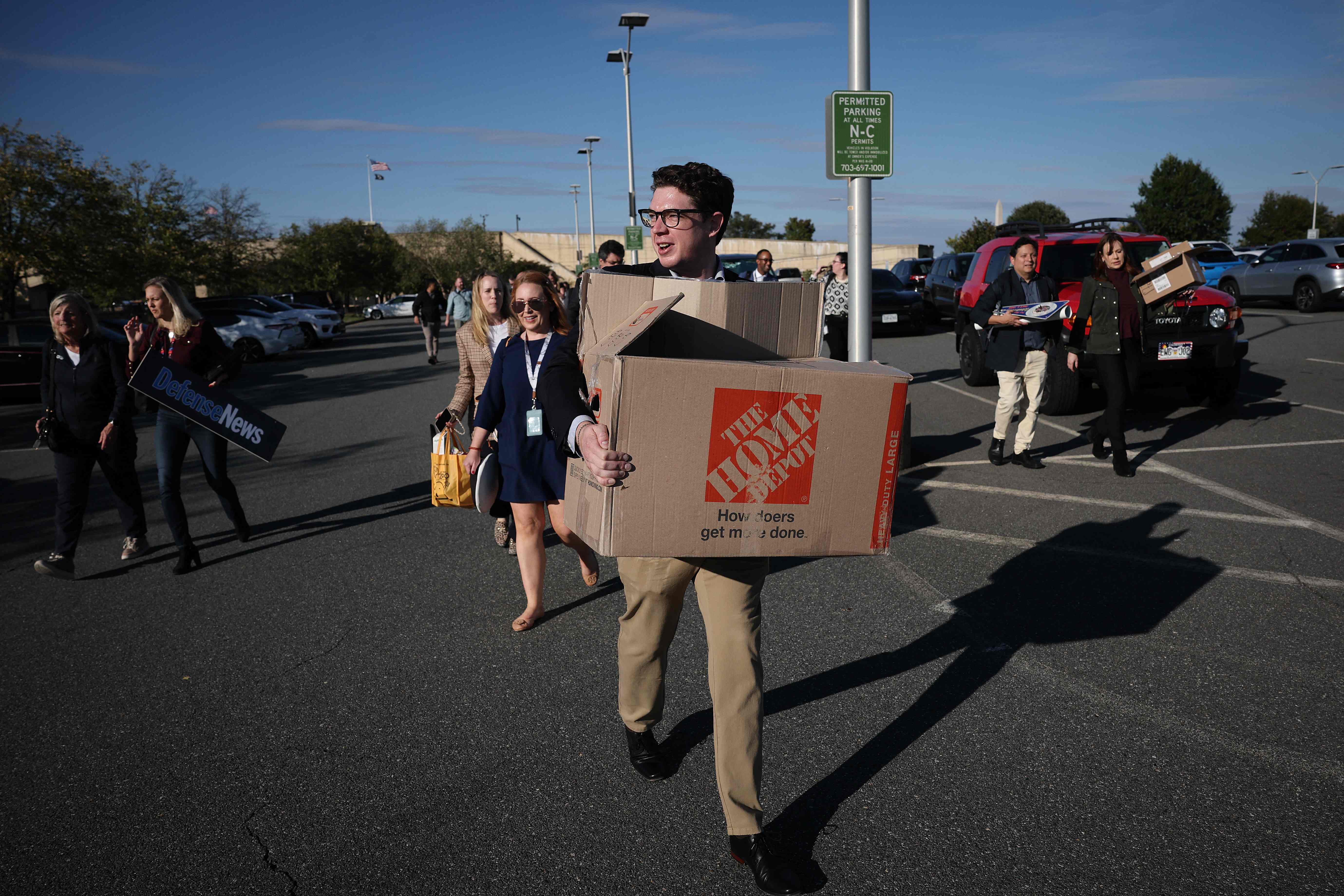 MEDIOS DE COMUNICACION SE RETIRAN DE EL PENTAGONO'