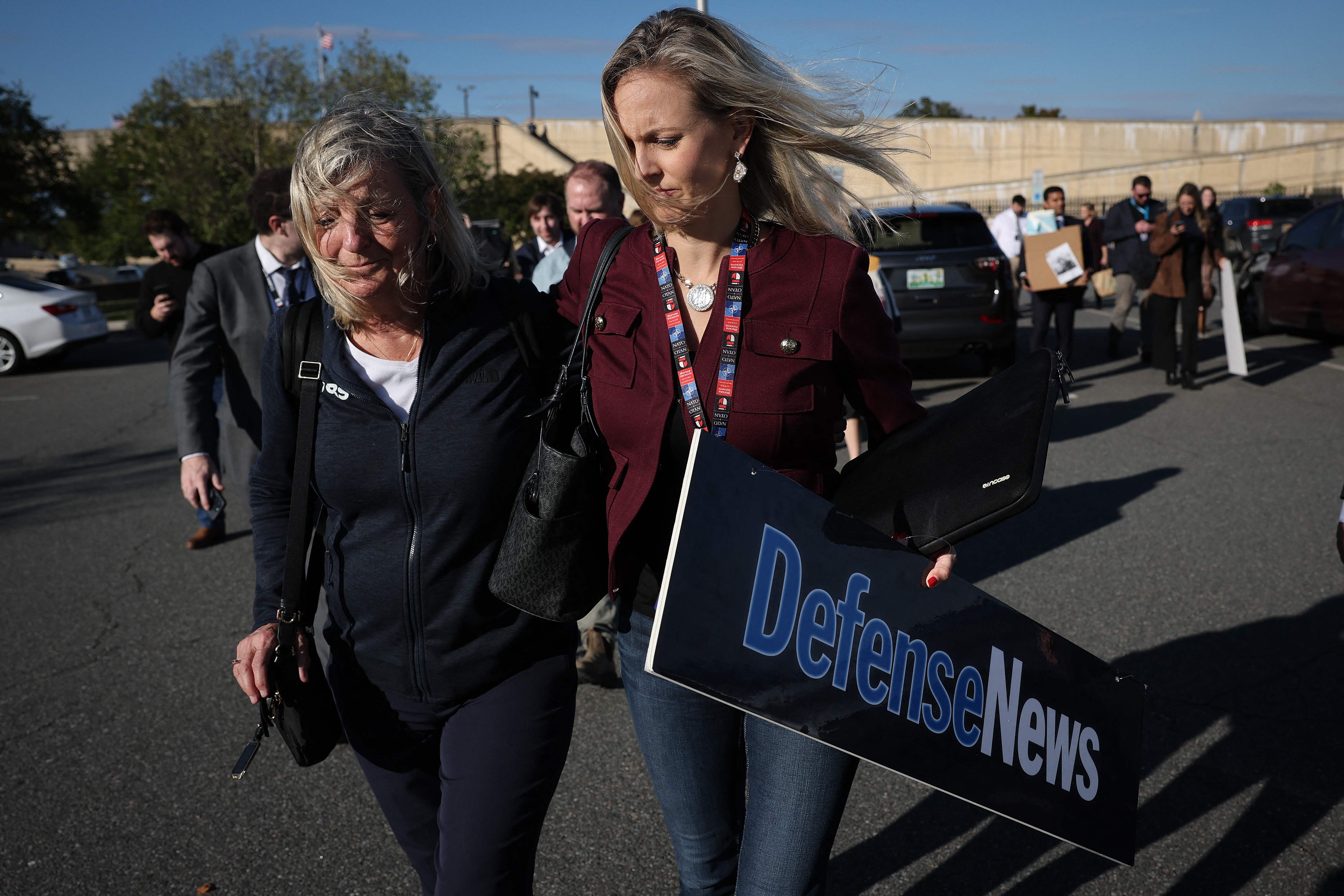 MEDIOS DE COMUNICACION SE RETIRAN DE EL PENTAGONO'