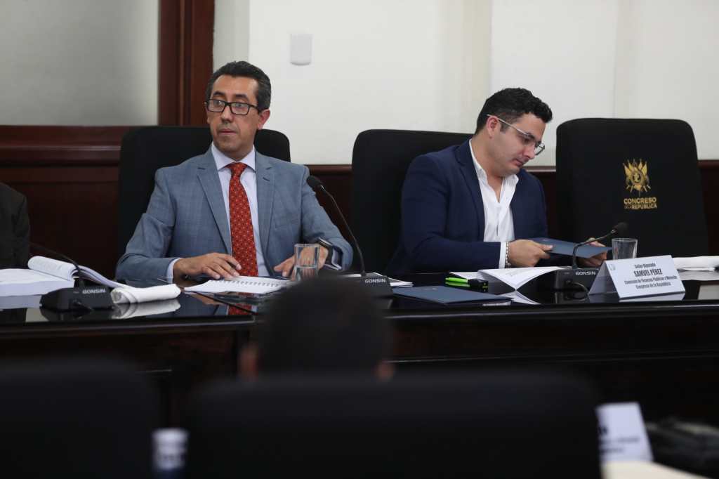 El ministro de Finanzas, Jonathán Menkos, es el operador ante el Congreso por presupuesto del 2026,