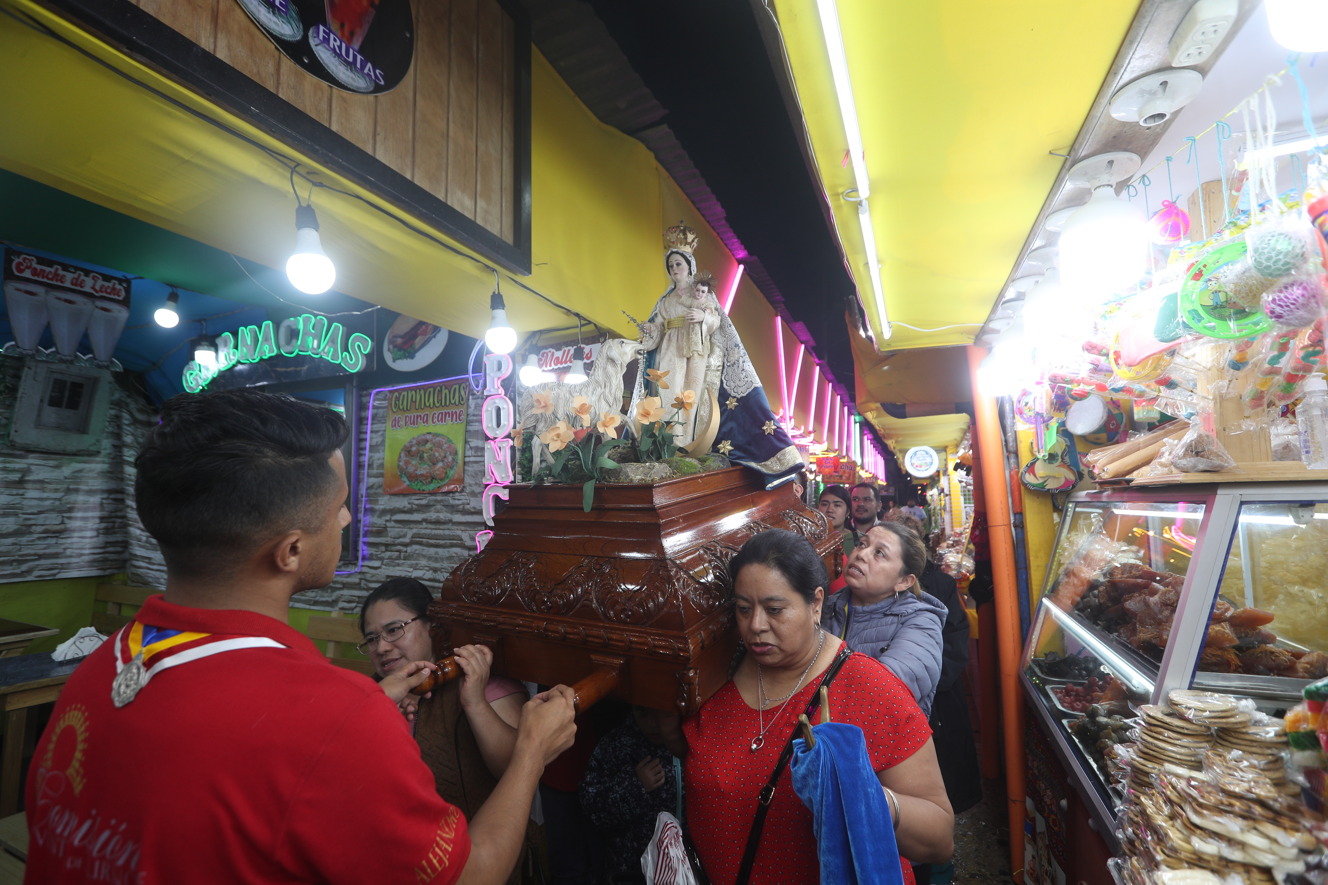 VIRGEN DEL ROSARIO EN IGLESIA SANTO DOMINGO'