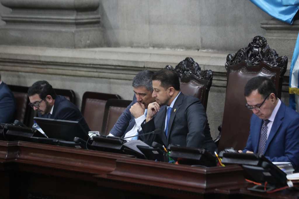 CELEBRACIÓN DE DIPUTADOS CON LA VICTORIA DE LA SELECCIÓN NACIONAL VS EL SALVADOR
