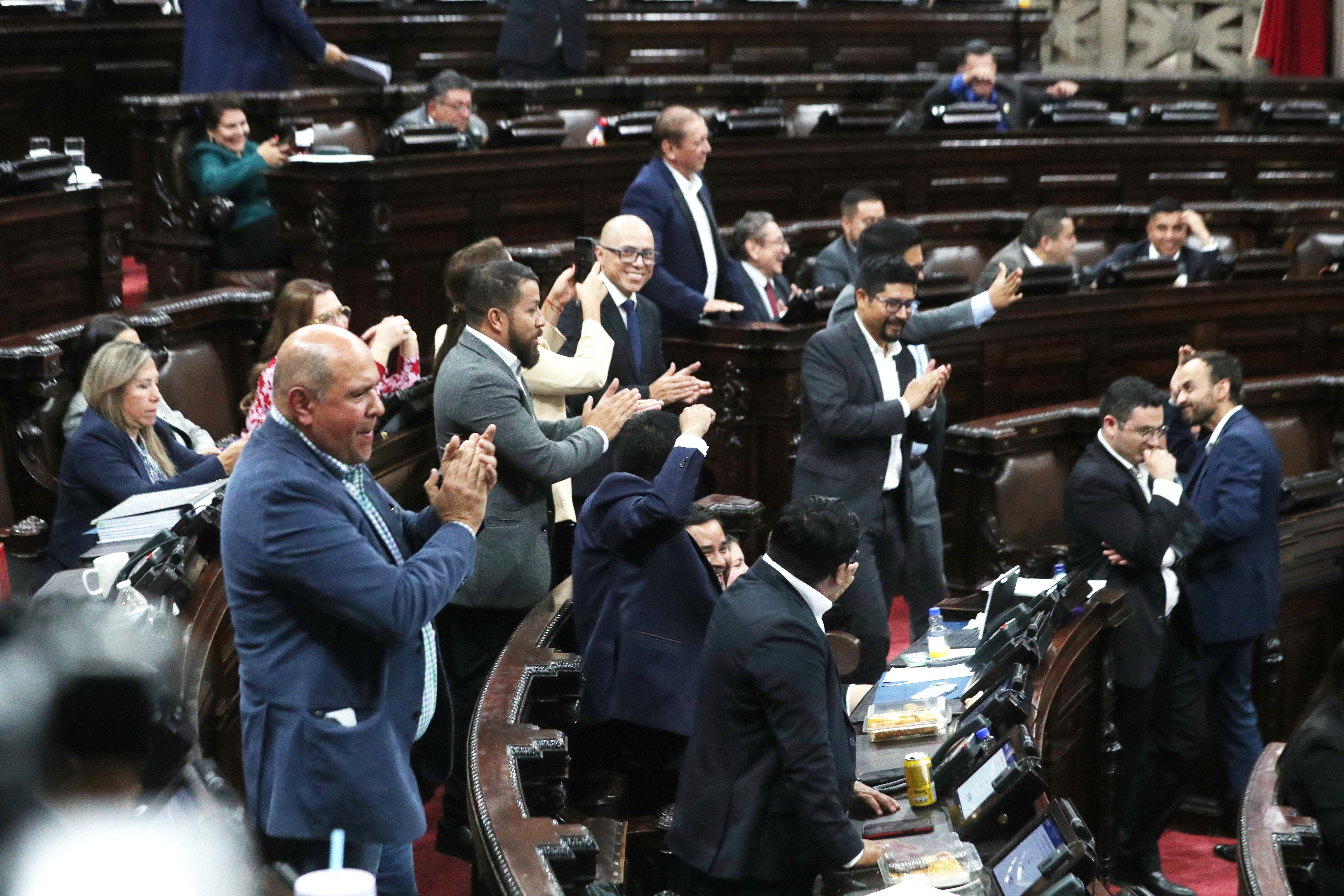 CELEBRACIÓN DE DIPUTADOS CON LA VICTORIA DE LA SELECCIÓN NACIONAL VS EL SALVADOR'