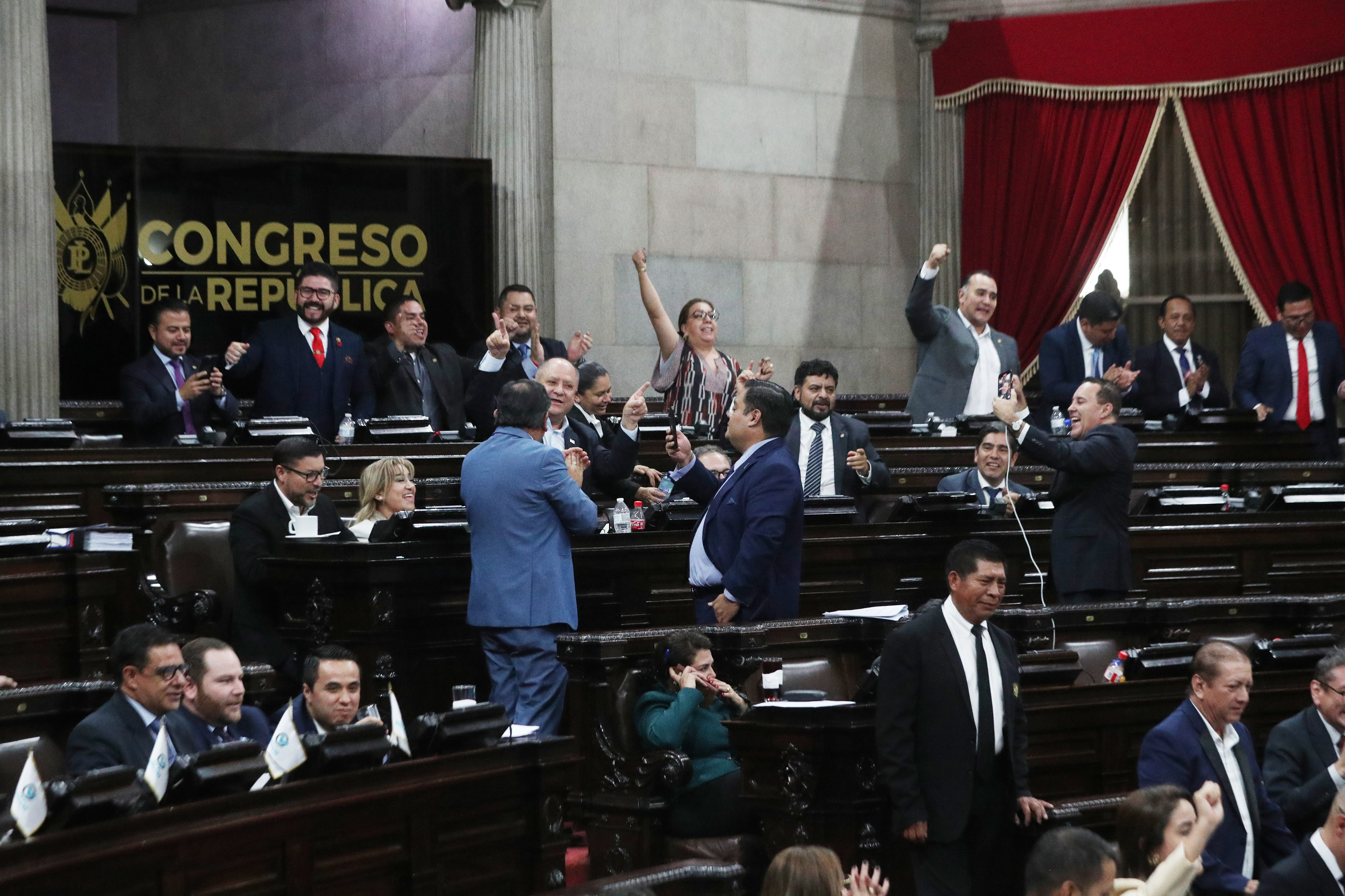 CELEBRACIÓN DE DIPUTADOS CON LA VICTORIA DE LA SELECCIÓN NACIONAL VS EL SALVADOR'