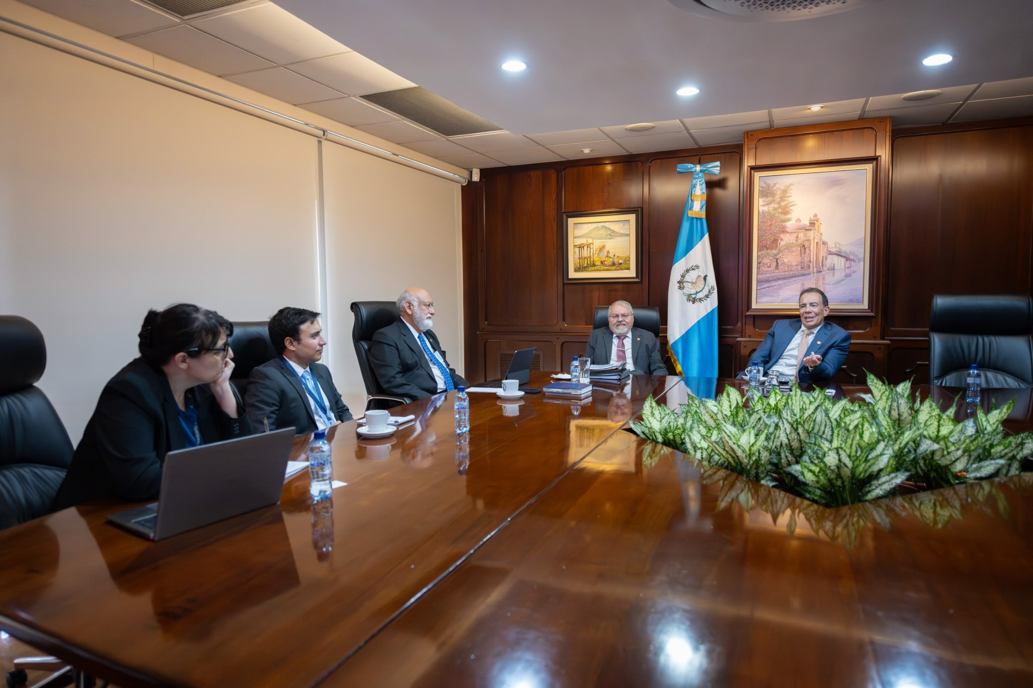 Reunión de autoridades de Guatemala con calificadora Moody