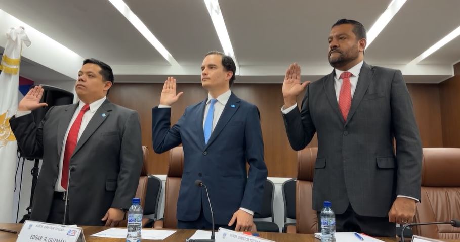 Directores de la Superintendencia de Competencia fueron juramentados en la citación del Congreso