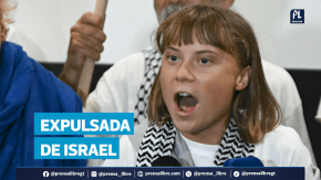 Israel deportó a la activista sueca Greta Thunberg y a más de 170 personas que formaban parte de una flotilla humanitaria con destino a Gaza. El grupo fue interceptado antes de llegar a la Franja por intentar romper el bloqueo marítimo. La flotilla Global Sumud buscaba entregar ayuda en una zona donde la ONU declaró hambruna tras dos años de guerra. Las fuerzas israelíes detuvieron a los activistas y los trasladaron para su deportación. El caso ha generado reacciones internacionales y críticas hacia Israel por obstaculizar el ingreso de ayuda humanitaria. Thunberg aún no se ha pronunciado públicamente sobre su expulsión.