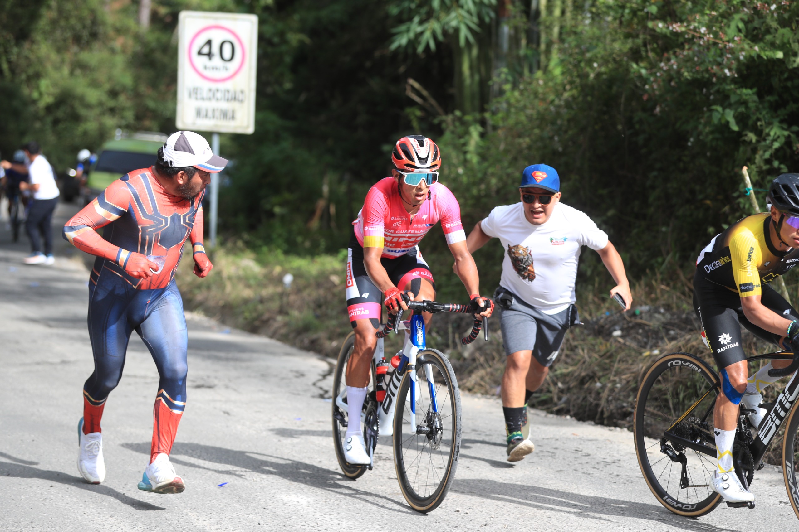 ¿Cómo avanza la Vuelta a Guatemala 2025? El líder y mejor guatemalteco de la competencia