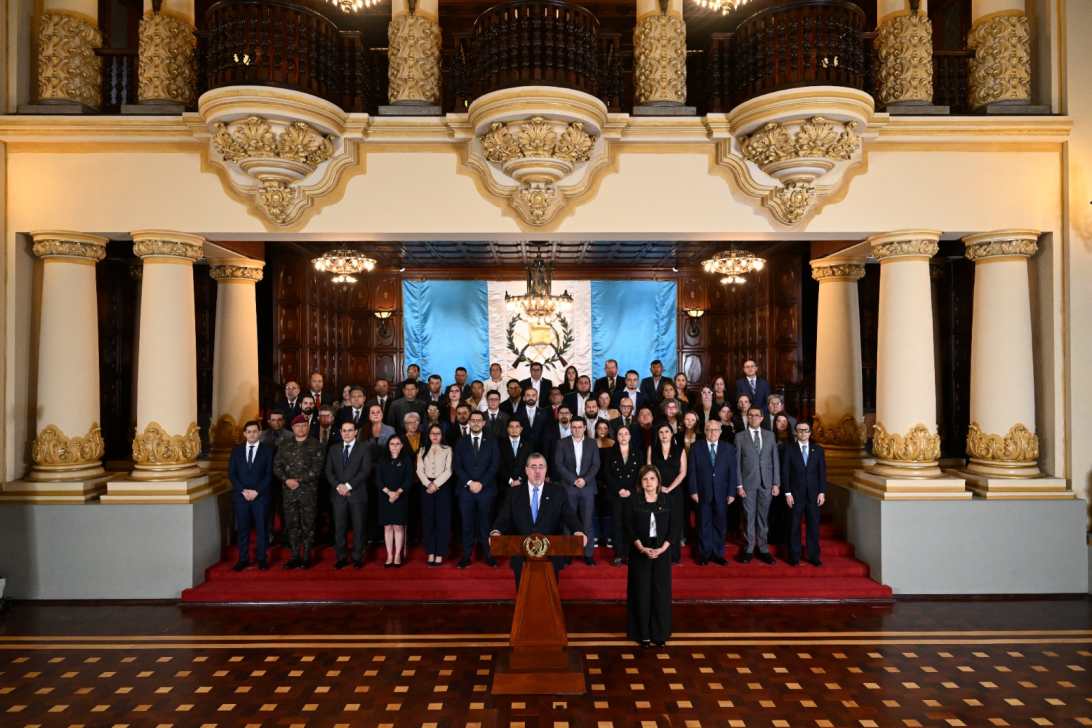 Arévalo señala a Porras y Orellana de un nuevo intento de golpe e invoca la Carta Democrática de la OEA; MP rechaza acusación