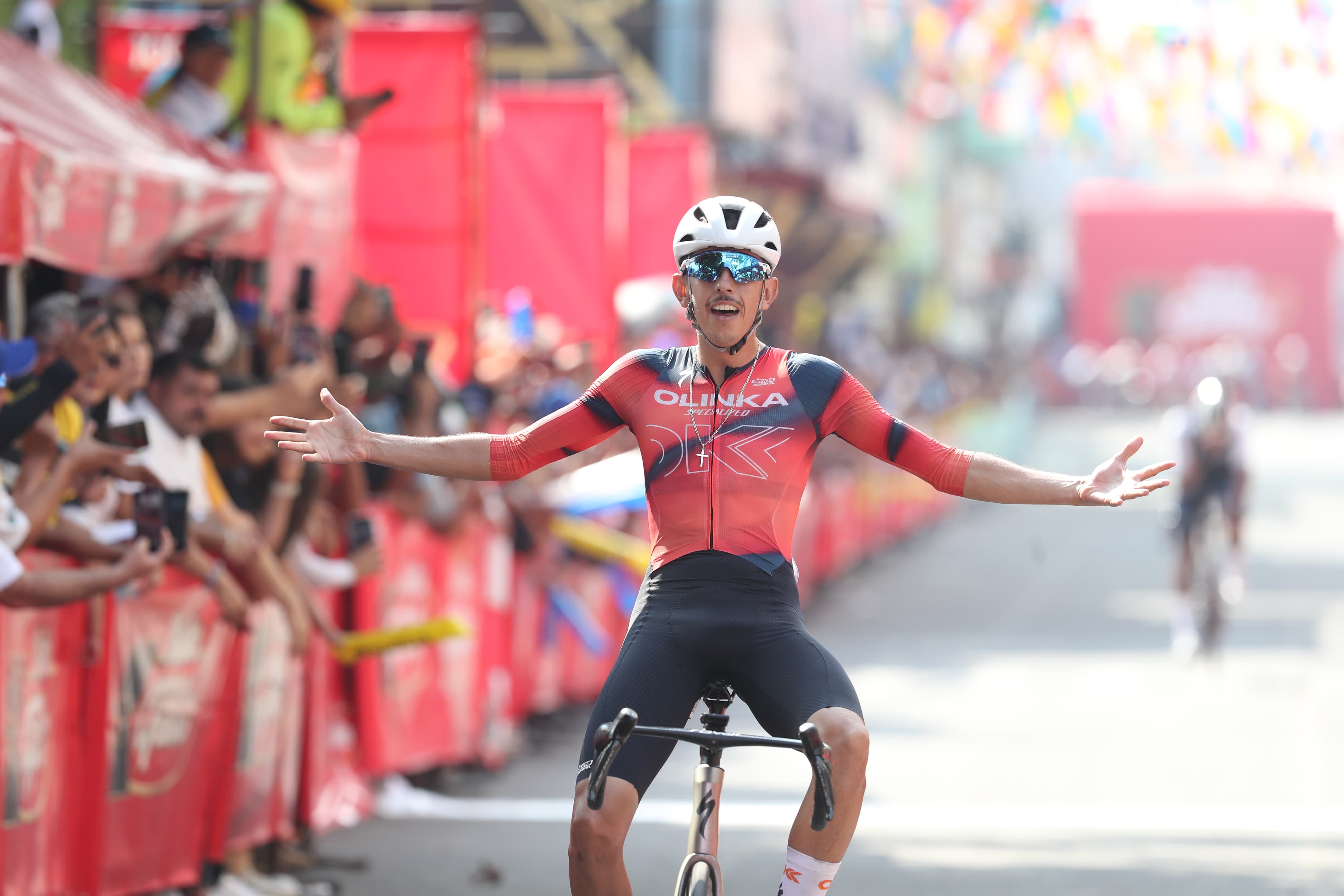 Carlos MacPherson del Olinka Specialized gana la cuarta etapa de la vuelta a Guatemala 2025