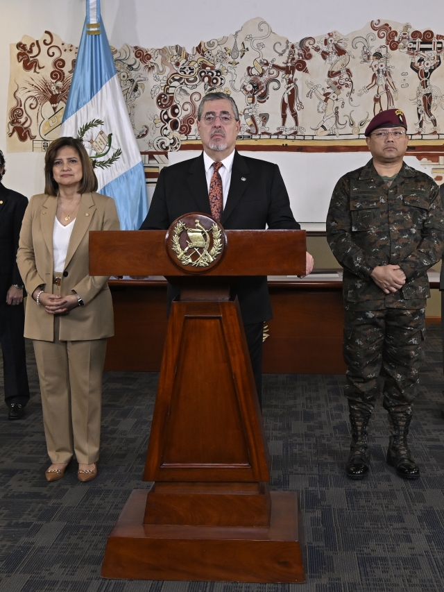 Arévalo remueve a la cúpula de seguridad tras la fuga de 20 pandilleros en Guatemala