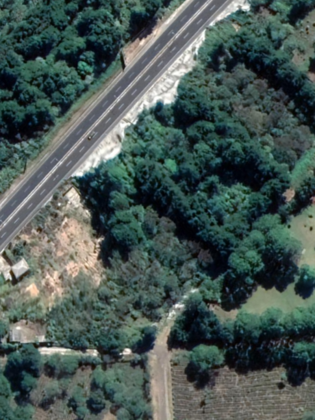 Comparativo satelital del área del derrumbe en carretera a El Salvador