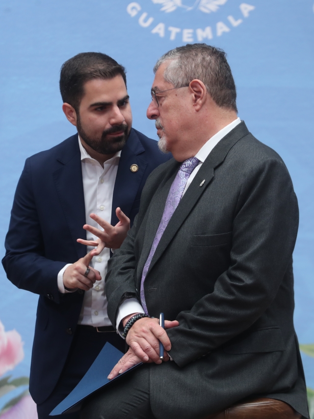 LA RONDA BERNARDO AREVALO PRESIDENTE Y MINISTROS