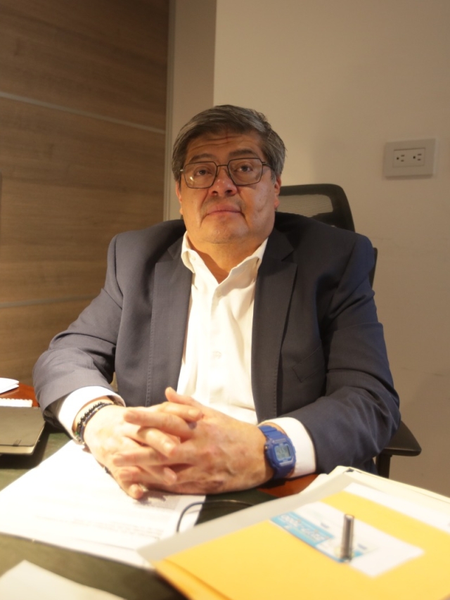 Francisco Jiménez, ministro de Gobernación, se entrega a la justicia