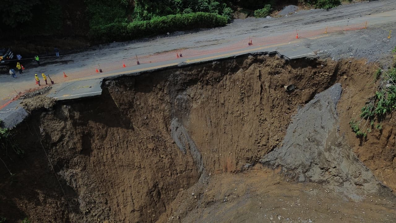 Covial habilita carril provisional en la Cito-Zarco para restablecer paso entre la costa sur y occidente
