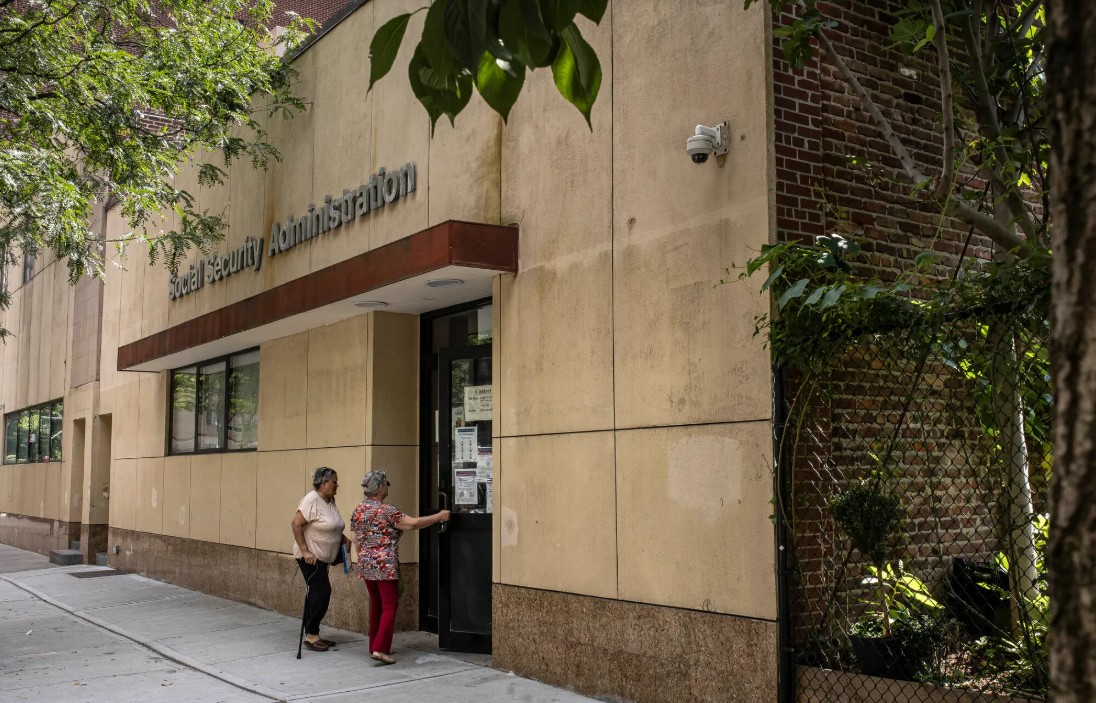 El Seguro Social de EE. UU. anuncia un aumento del 2.8% por el costo de vida