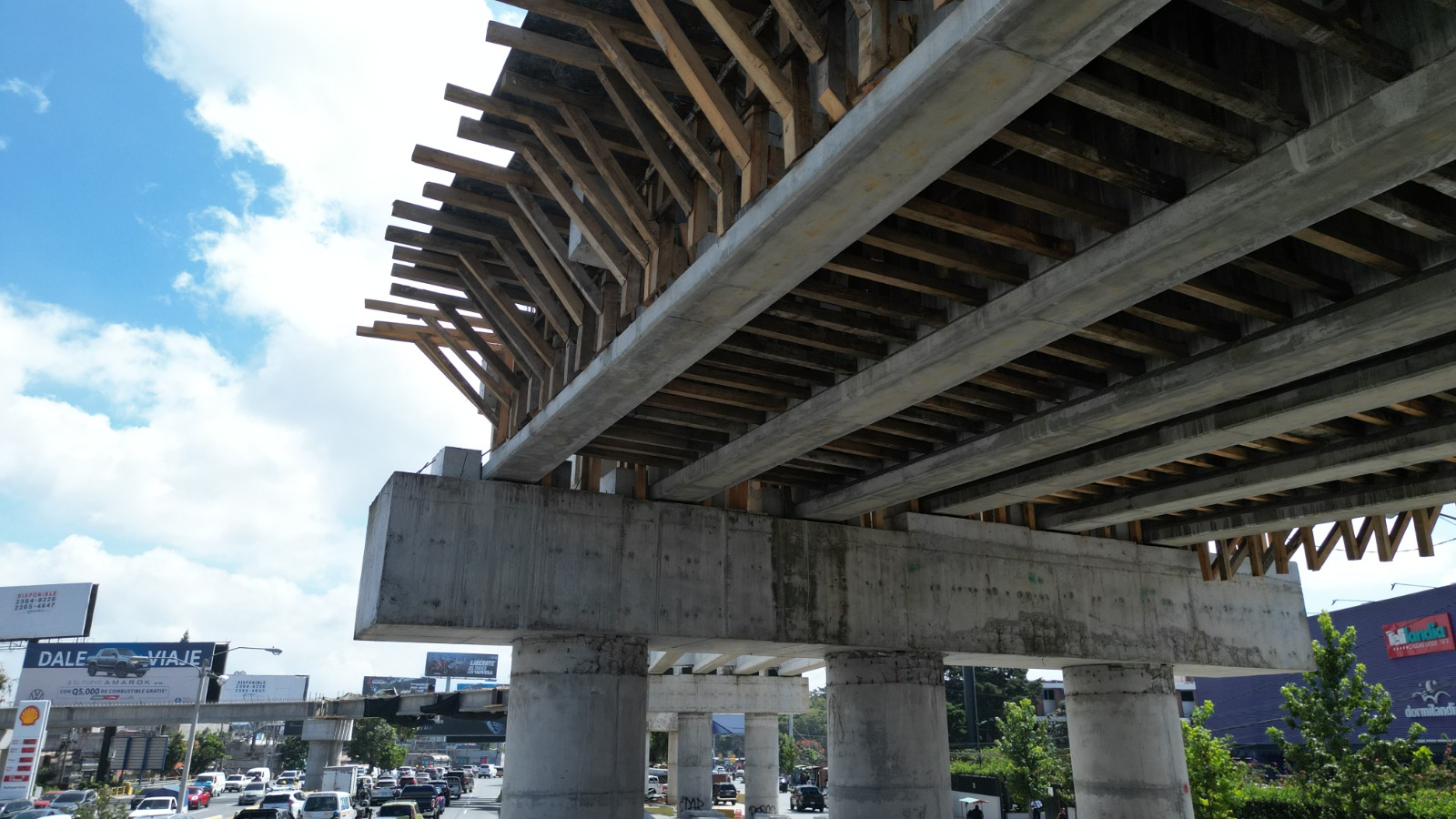 Cierre parcial en calzada Roosevelt por obras en viaducto; autoridades recomiendan rutas alternas
