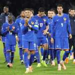 SAINT DENIS (France), 13/11/2025.- Frances Kylian Mbappe (C) and teammates greet the fans after winning the 2026 FIFA World Cup European Qualifiers Group D soccer match between France and Ukraine in Saint Denis, near Paris, France, 13 November 2025. (Mundial de Fútbol, Francia, Ucrania) EFE/EPA/CHRISTOPHE PETIT TESSON