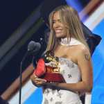 Karol G celebra su triunfo en los Latin Grammy 2025. (Foto Prensa Libre: EFE)