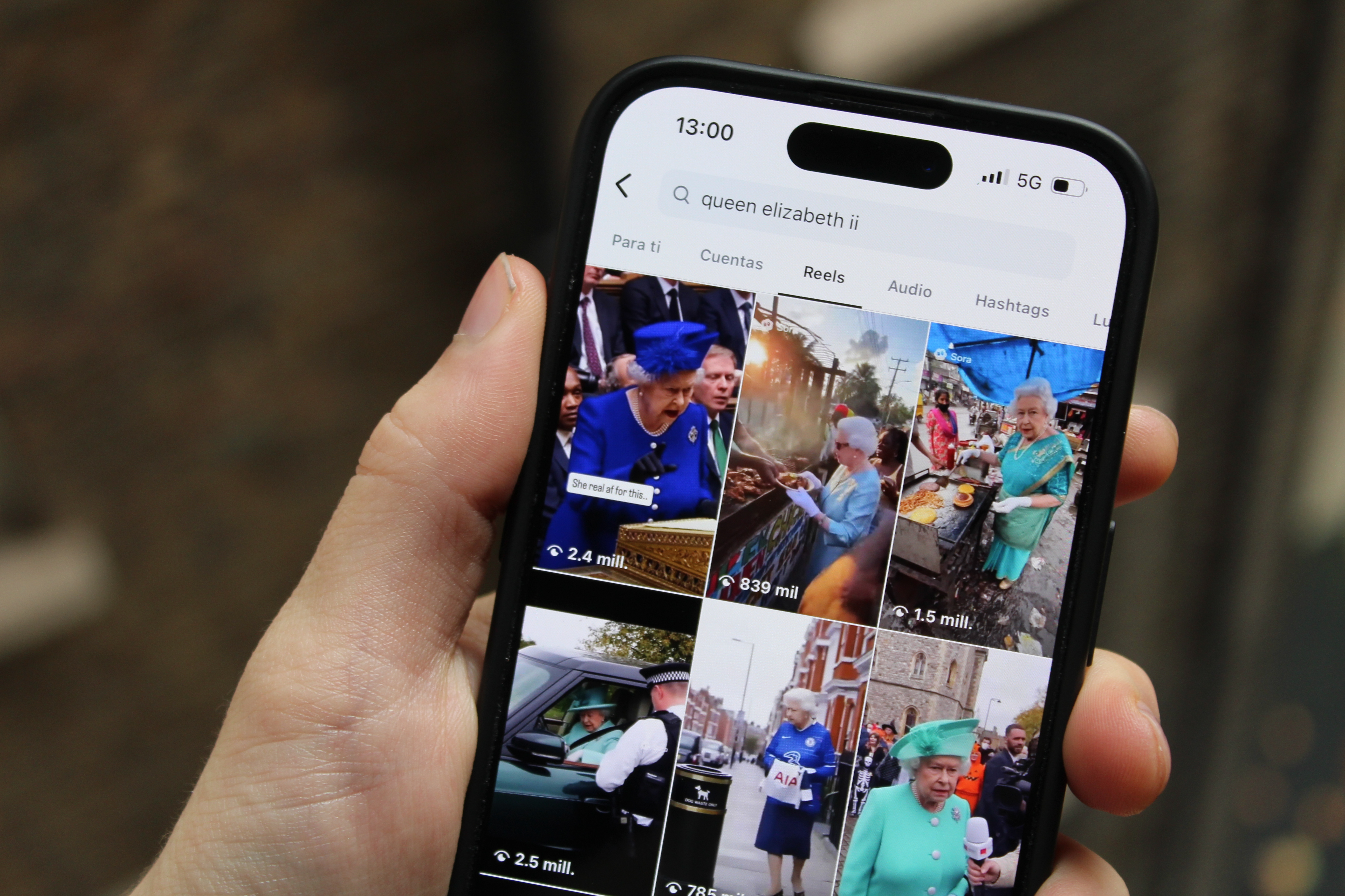 La reina Isabel II resurge como meme viral en redes sociales con vídeos generados por IA y ejemplifica violación de derechos