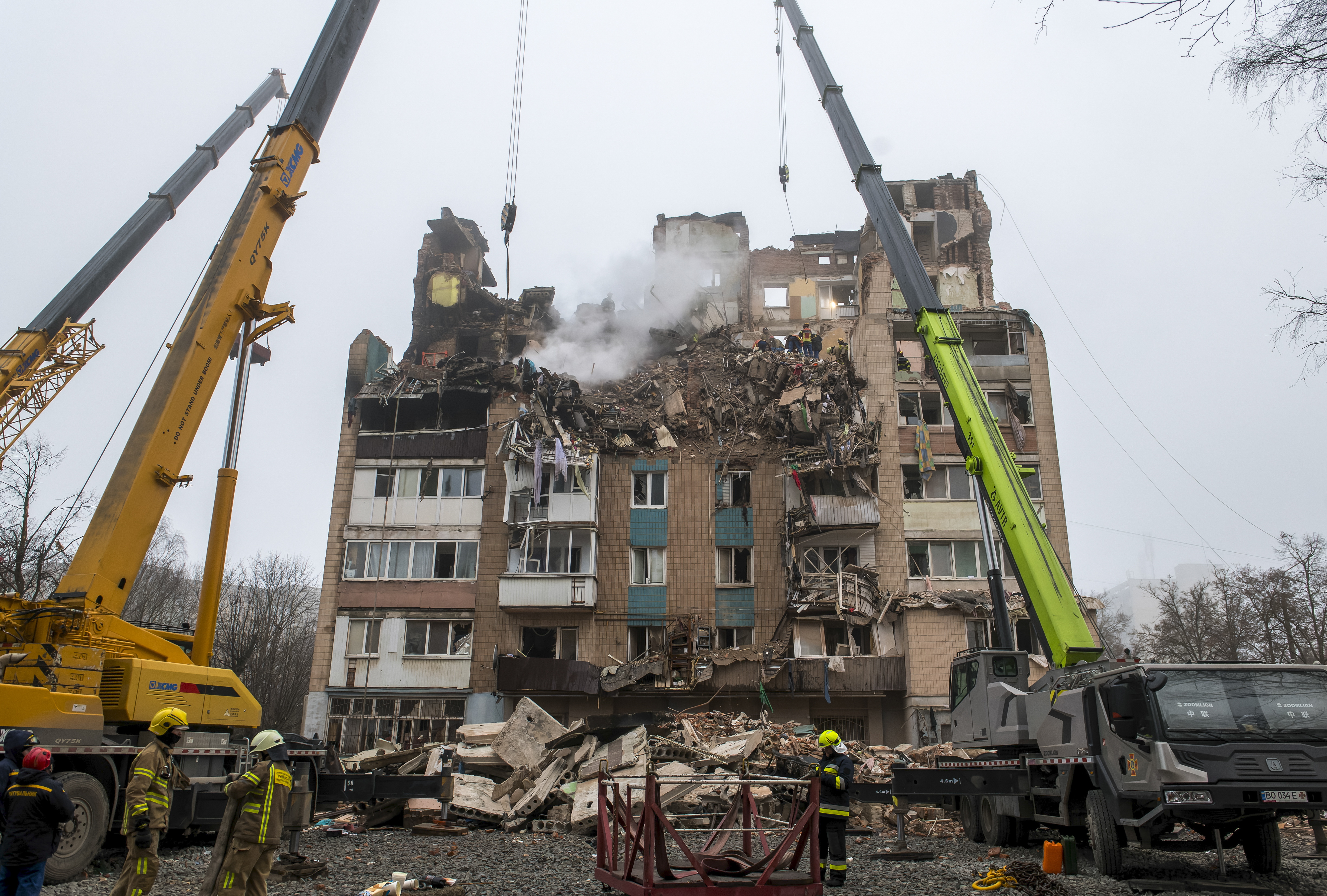 Zelenski lidia con un caso de corrupción que afecta la unidad de Ucrania durante la guerra