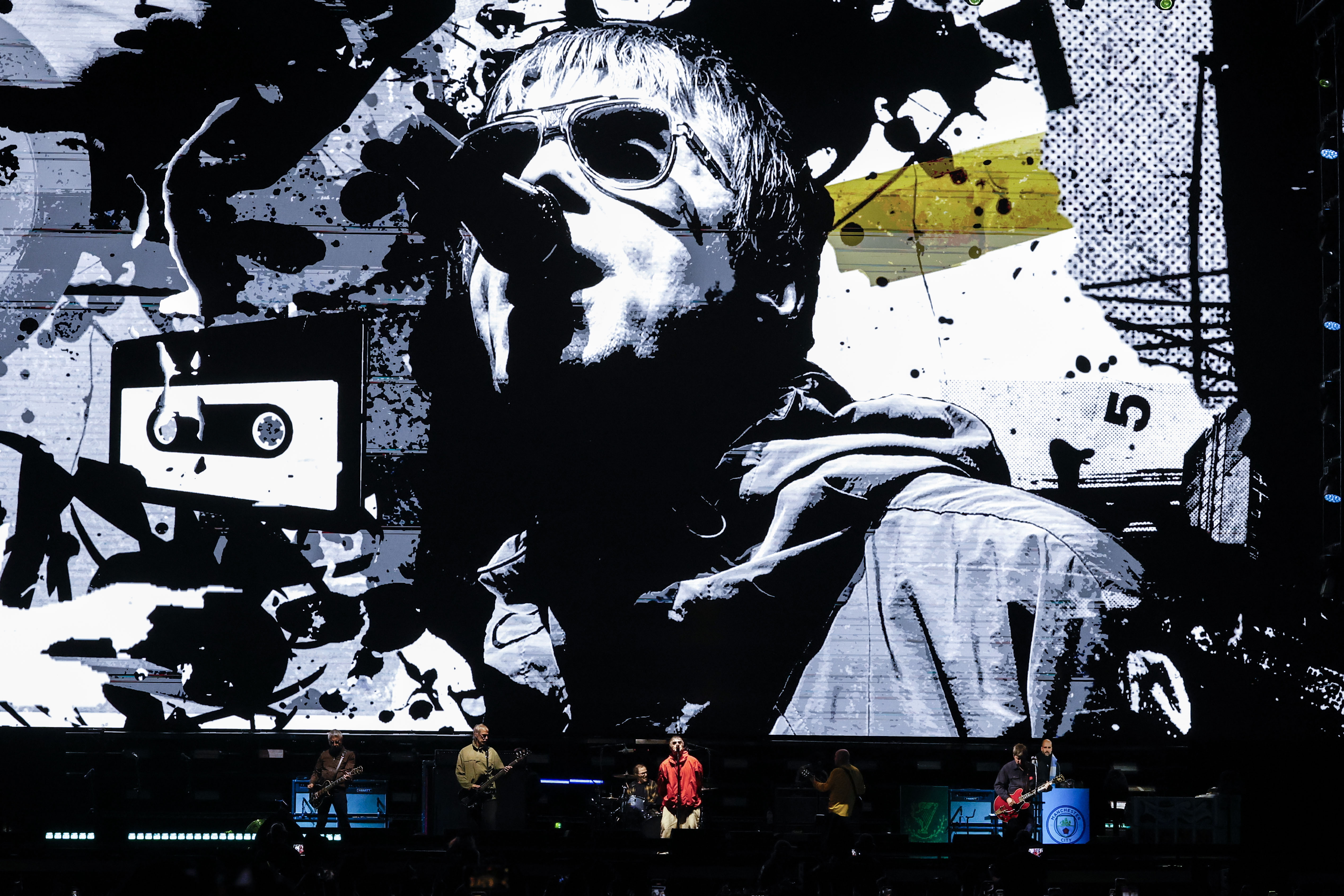 FOTODELDÍA SAO PAULO (BRASIL), 23/11/2025.- La banda británica Oasis actúa en el estadio de Morumbi en Sao Paulo, Brasil, este sábado, 23 de noviembre, como parte de su gira 'Live '25 Tour'. EFE/Sebastiao Moreira