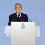 MADRID, 23/11/2025.- El presidente del Real Madrid, Florentino Pérez, interviene en la asamblea general ordinaria del club este domingo en Madrid. Una reunión de los socios compromisarios para avanzar en el proyecto de gran cambio de su modelo societario y aprobar los datos económicos, que superan los mil millones de euros de ingresos en el último ejercicio. EFE/ Rodrigo Jiménez