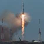 FOTODELDÍA BAIKONUR (Kazajistán), 27/11/2025.- El cohete propulsor ruso Soyuz-2.1a, que transporta la nave espacial Soyuz MS-28, despega del Cosmódromo de Baikonur, Kazajistán, arrendado por Rusia, este jueves. El cohete transporta al astronauta de la NASA Chris Williams y a los cosmonautas de Roscosmos Sergey Kud-Sverchkov y Sergey Mikaev a la Estación Espacial Internacional (EEI).-EFE/ Maxim Shipenkov