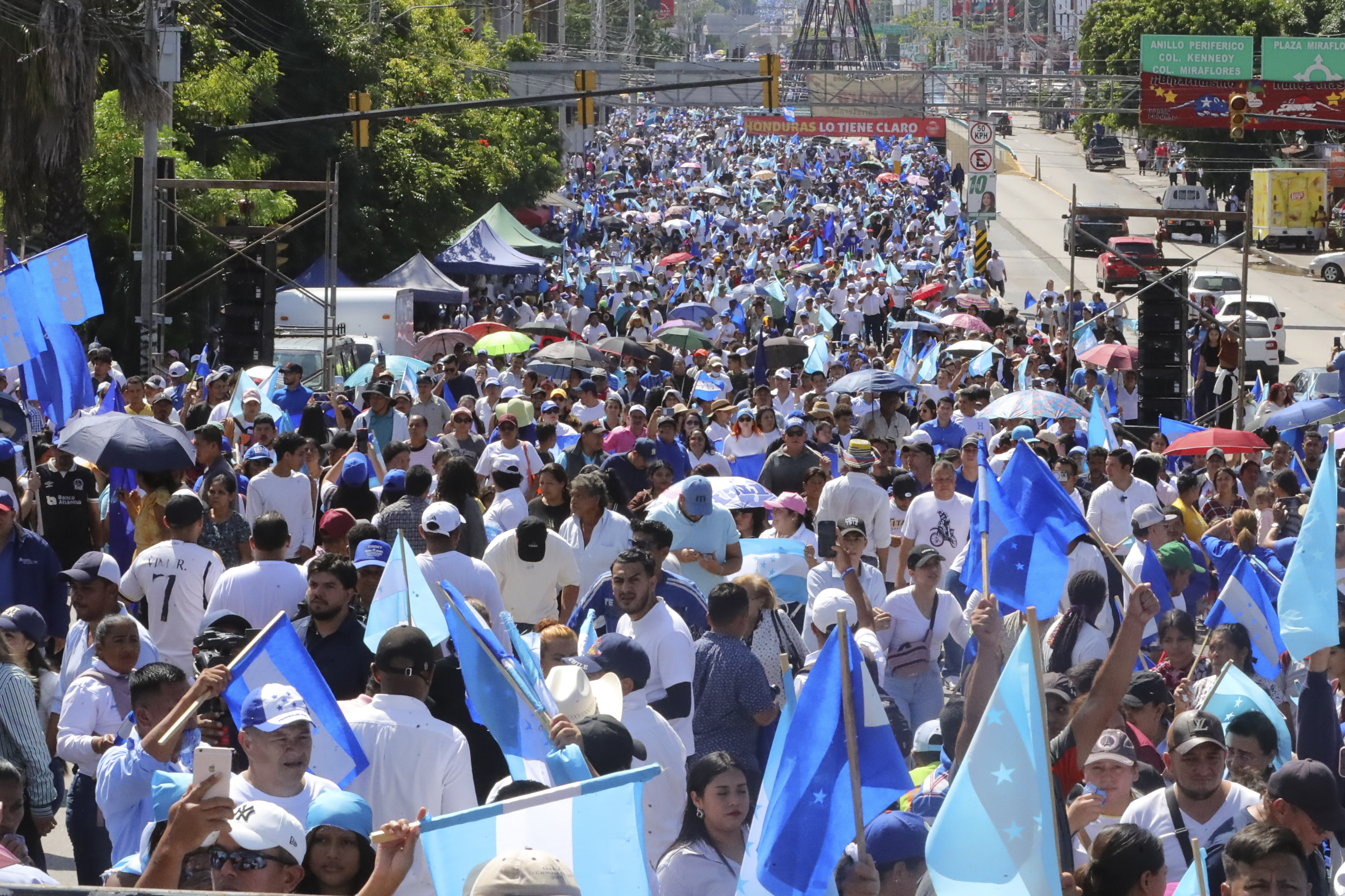 Donald Trump también irrumpe en las elecciones de Honduras y da su apoyo a candidatos de la derecha.