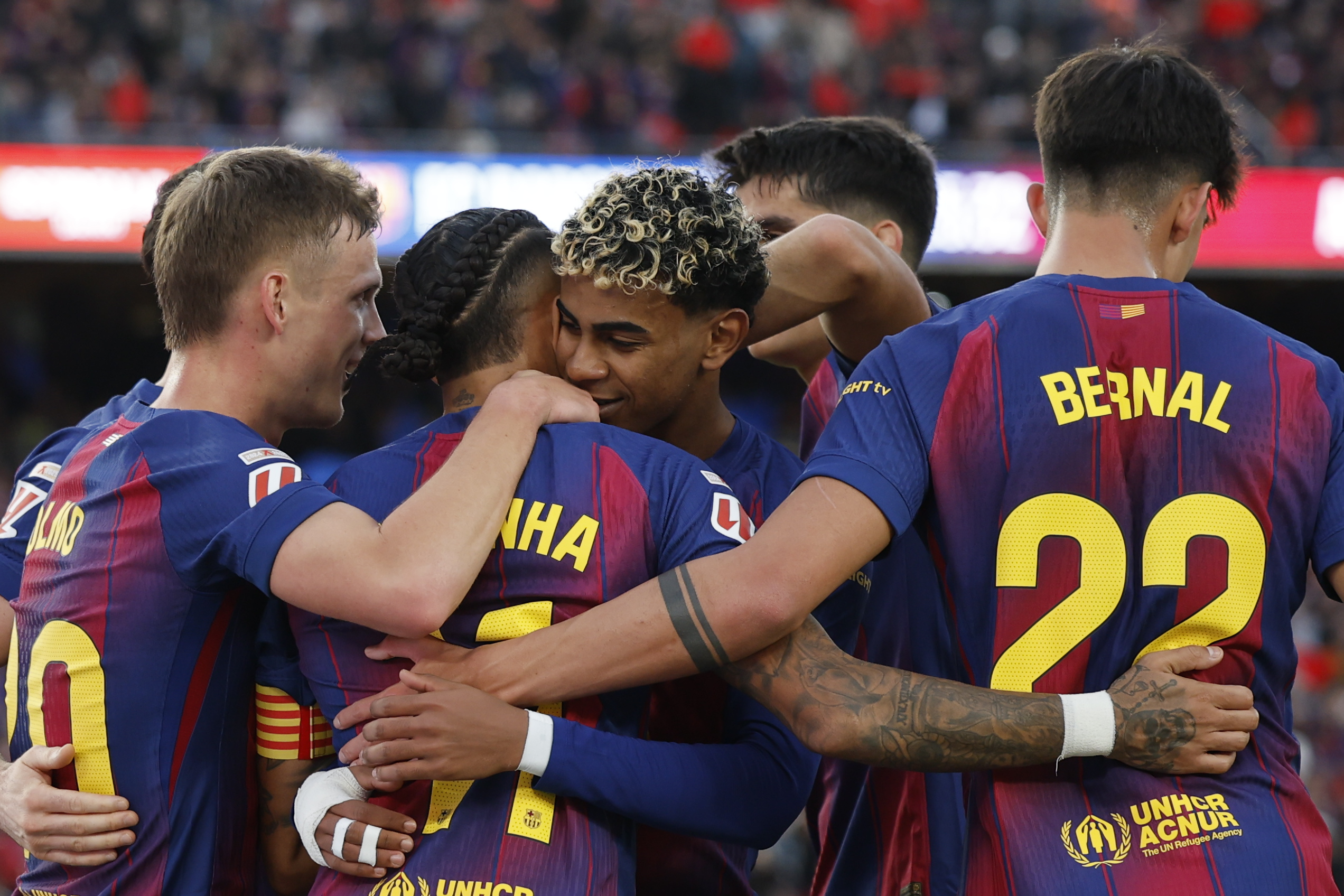 Barcelona remonta y vence 3-1 al Alavés para tomar el liderato provisional de LaLiga