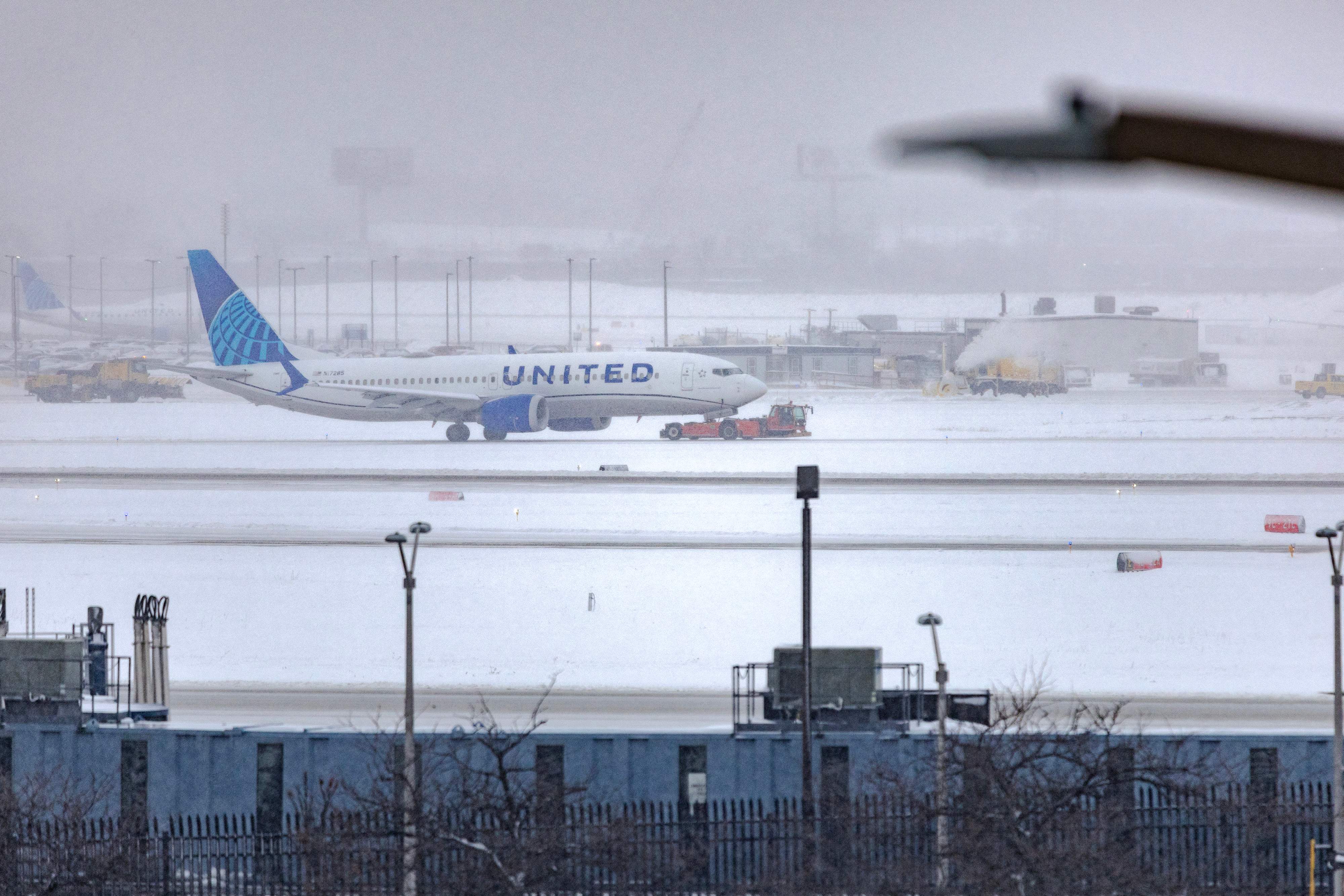 Las imágenes de la tormenta invernal que paralizó gran parte del Medio Oeste de EE. UU.