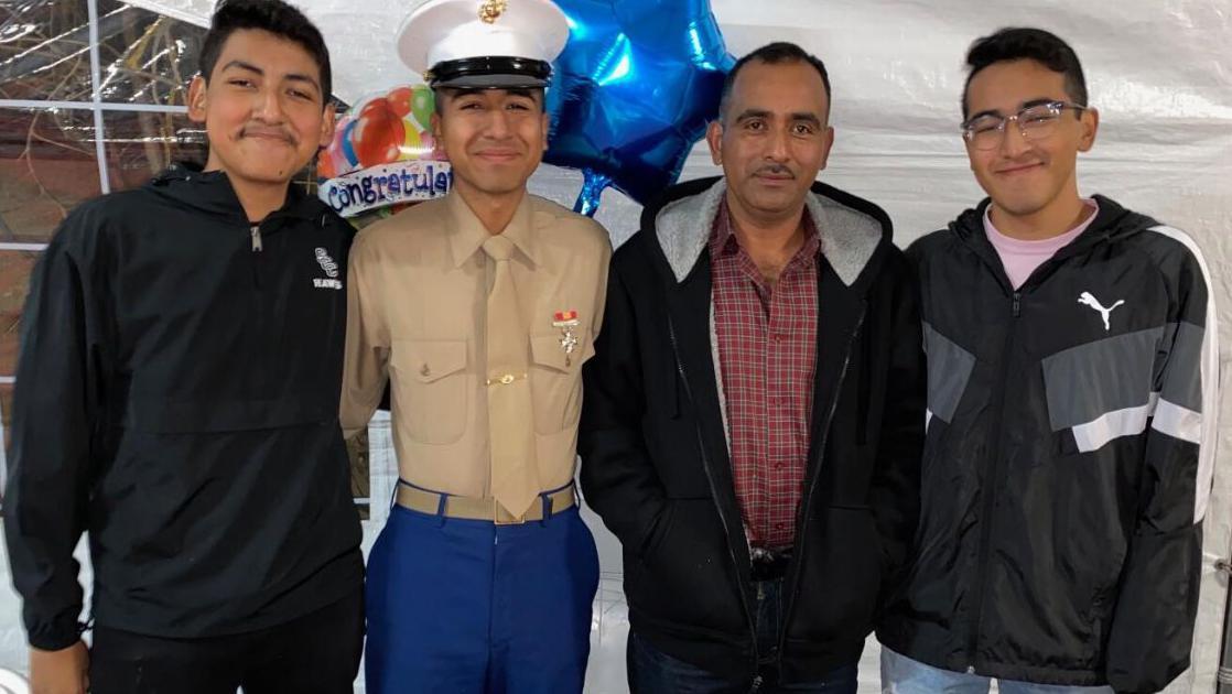 Los tres hijos de Narciso Barranco (segundo por la derecha), Alejandro, Emanuel y José Luis Barranco, se unieron al Cuerpo de Marines de EE.UU. 