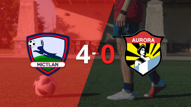 Ronaldo Dinolis marcó un hat-trick en la goleada 4-