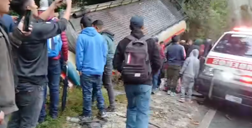 Bomberos reportan pasajeros heridos en accidente de bus en el km 107 de la ruta Interamericana