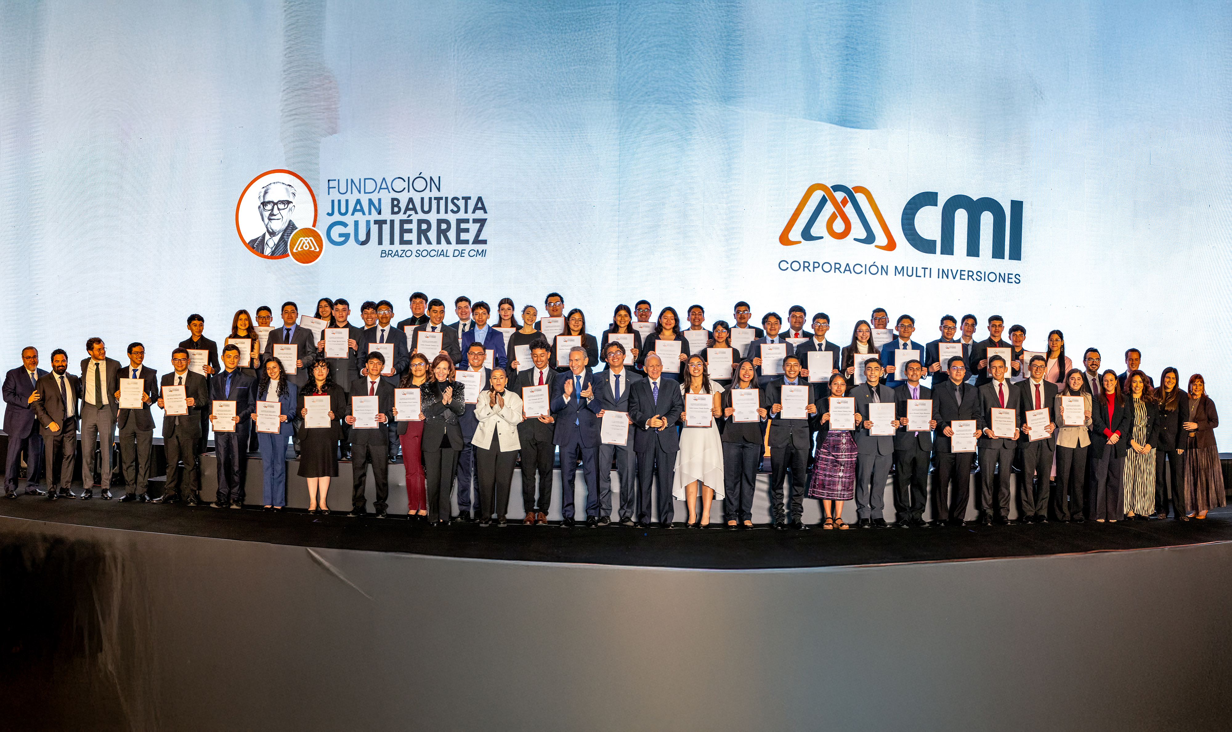 Cuatro décadas transformando vidas con becas universitarias