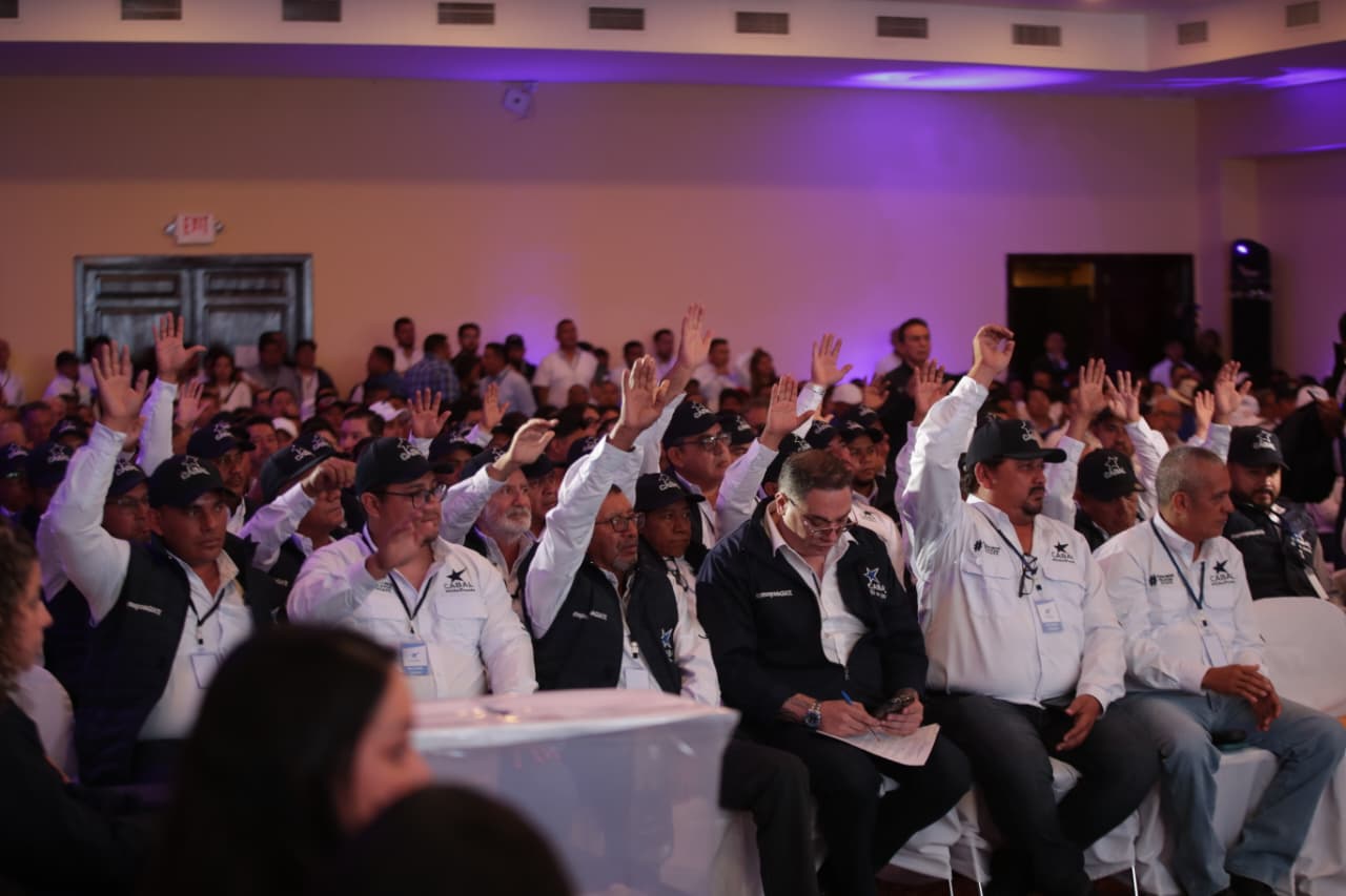 Diputado Luis Aguirre es electo secretario general del partido político Cabal