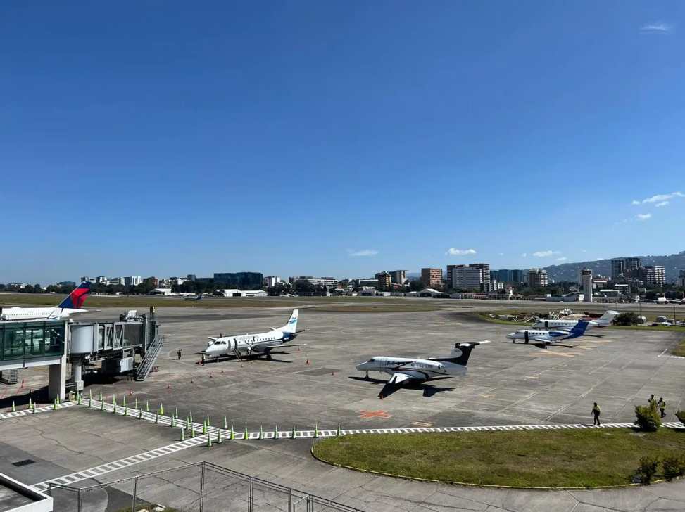 Aeronave reporta falla de presurización y activa protocolo preventivo en Aeropuerto Internacional La Aurora